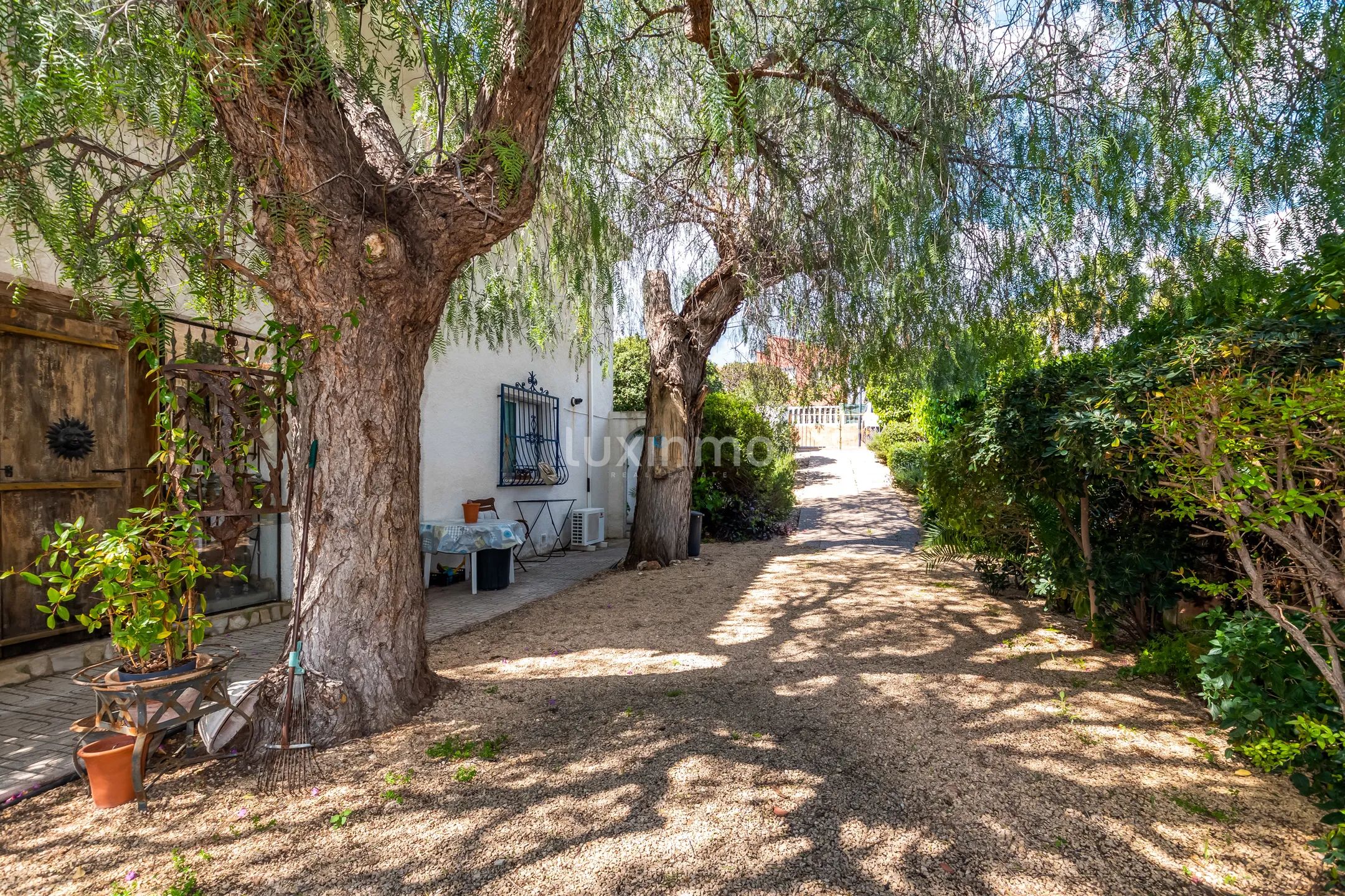 Отдельно стоящий дом с бассейном и прекрасными видами — photo 27