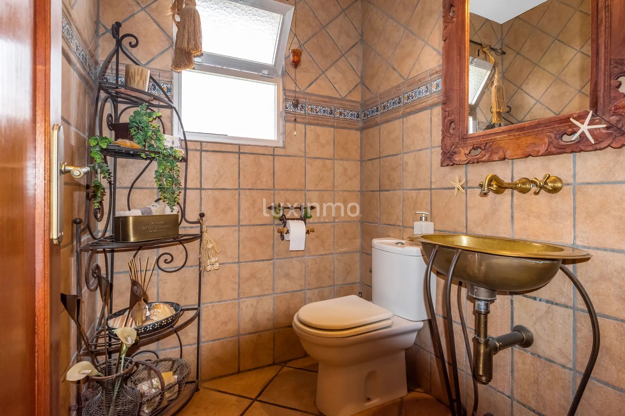 Dom wolnostojący z basenem i uroczymi widokami — photo 13