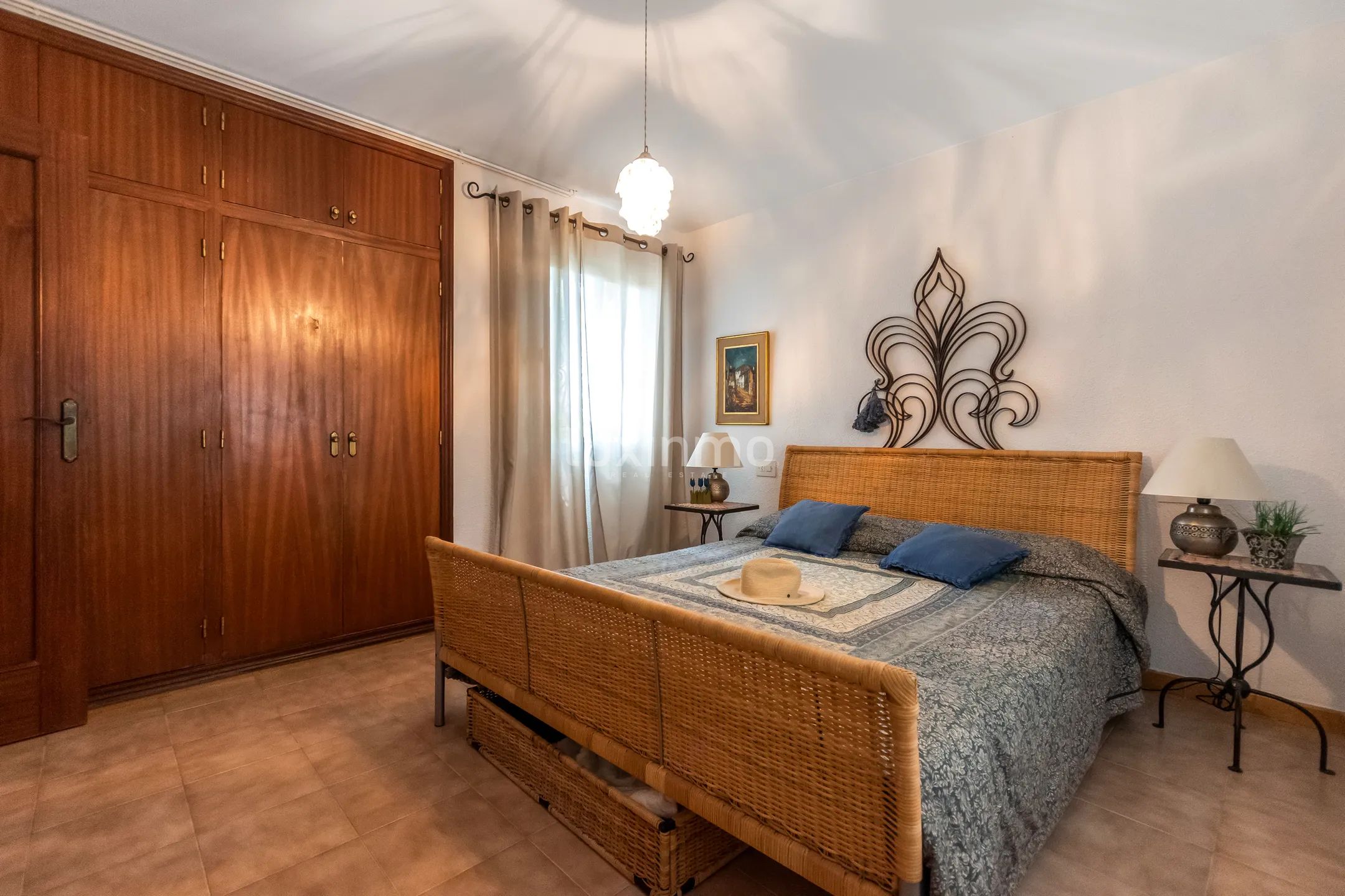 Отдельно стоящий дом с бассейном и прекрасными видами — photo 17