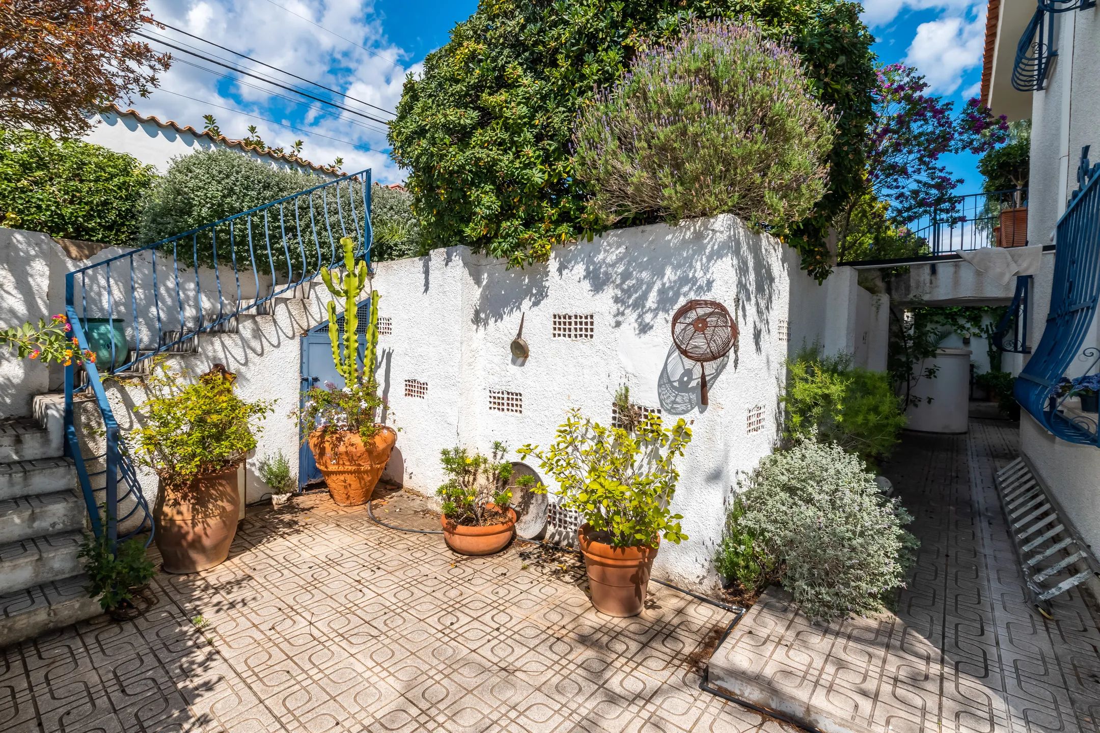 Отдельно стоящий дом с бассейном и прекрасными видами — photo 36