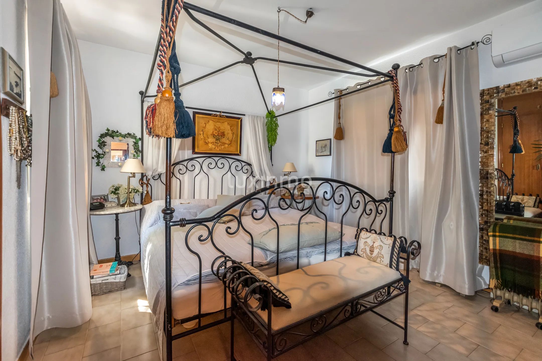 Отдельно стоящий дом с бассейном и прекрасными видами — photo 14