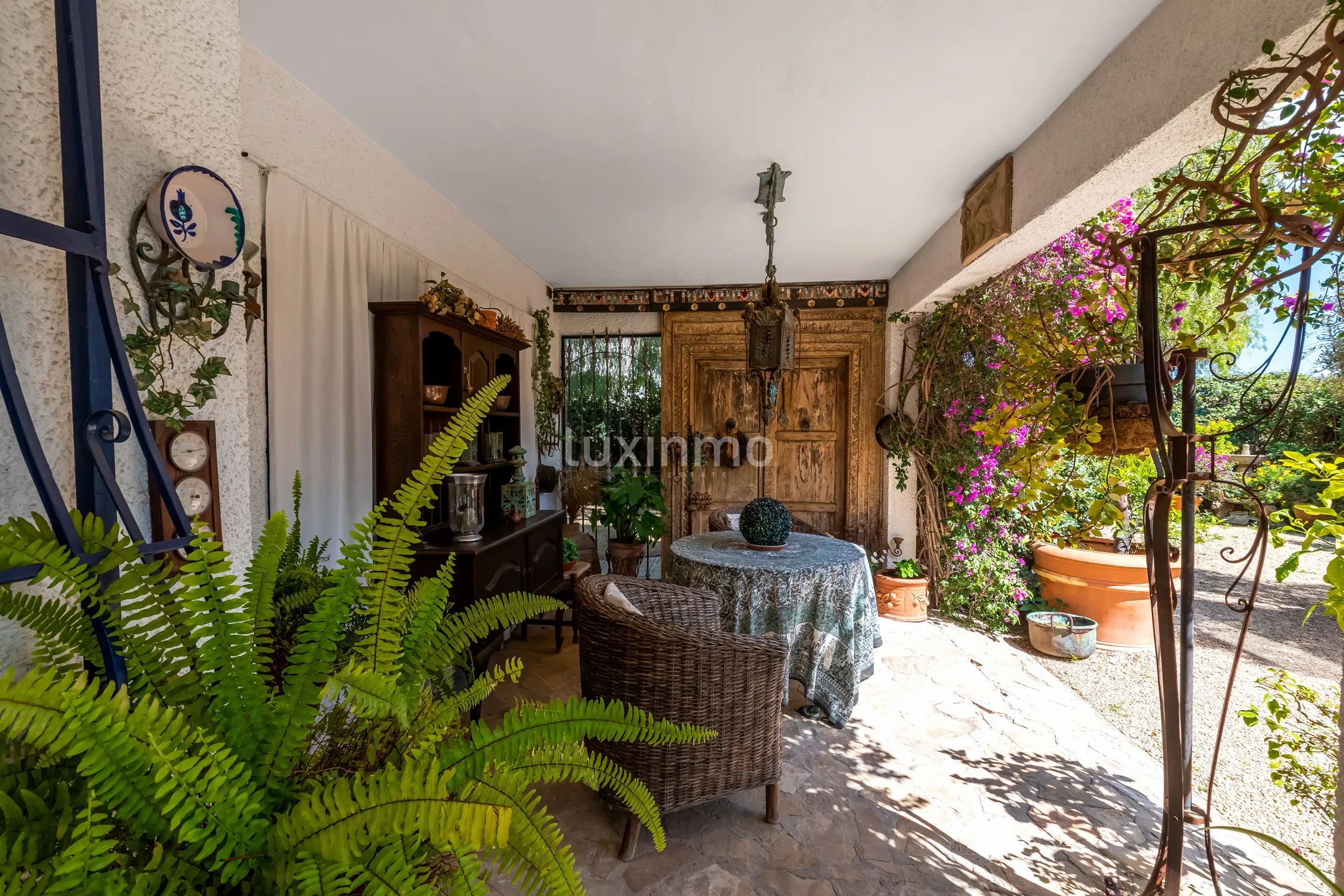 Отдельно стоящий дом с бассейном и прекрасными видами — photo 24