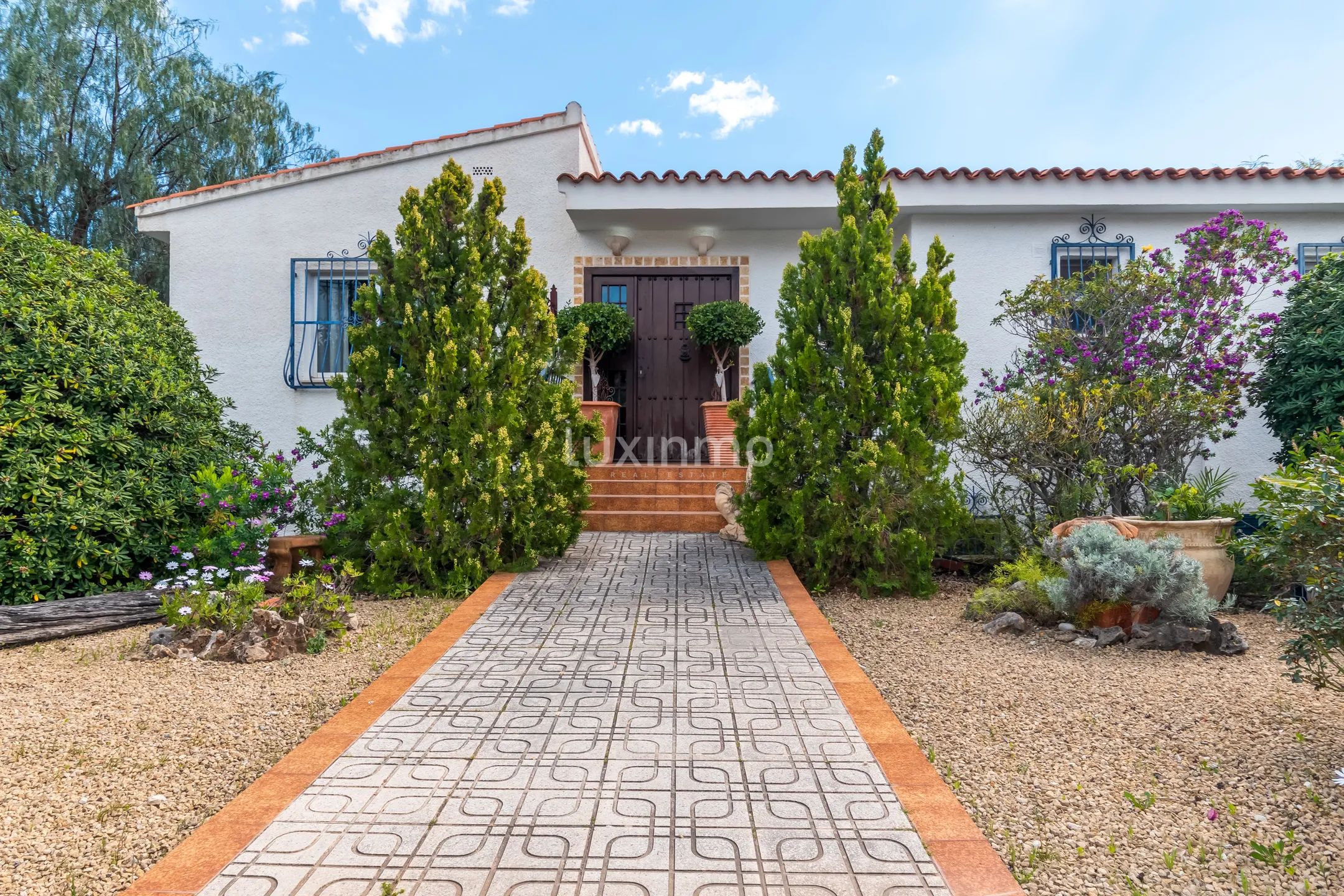 Отдельно стоящий дом с бассейном и прекрасными видами — photo 38