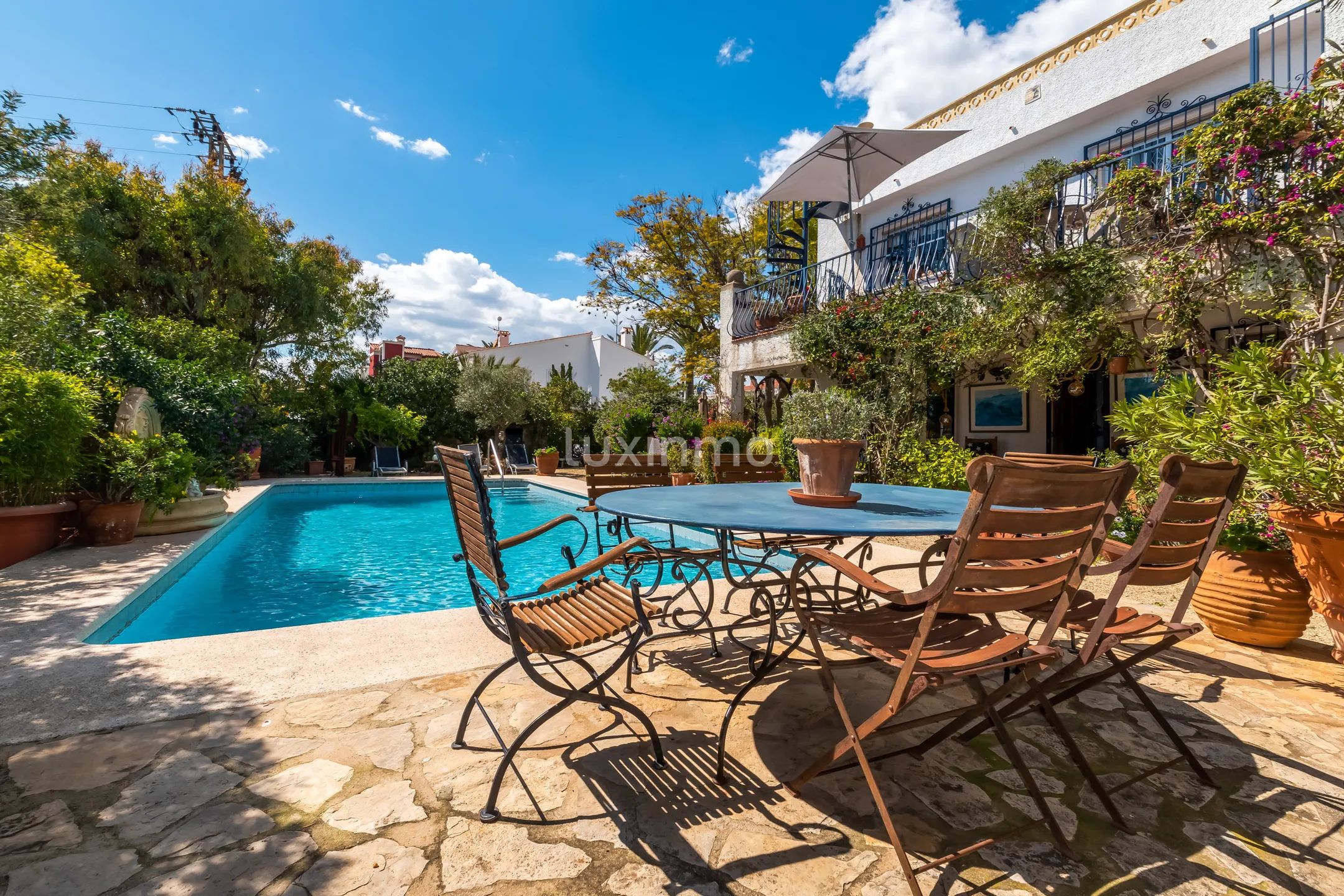 Отдельно стоящий дом с бассейном и прекрасными видами — photo 31