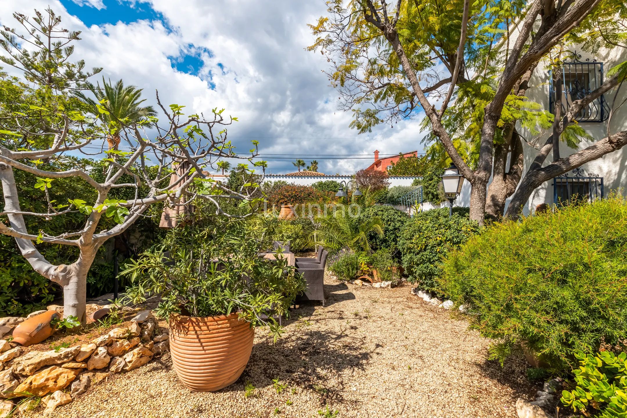 Отдельно стоящий дом с бассейном и прекрасными видами — photo 34