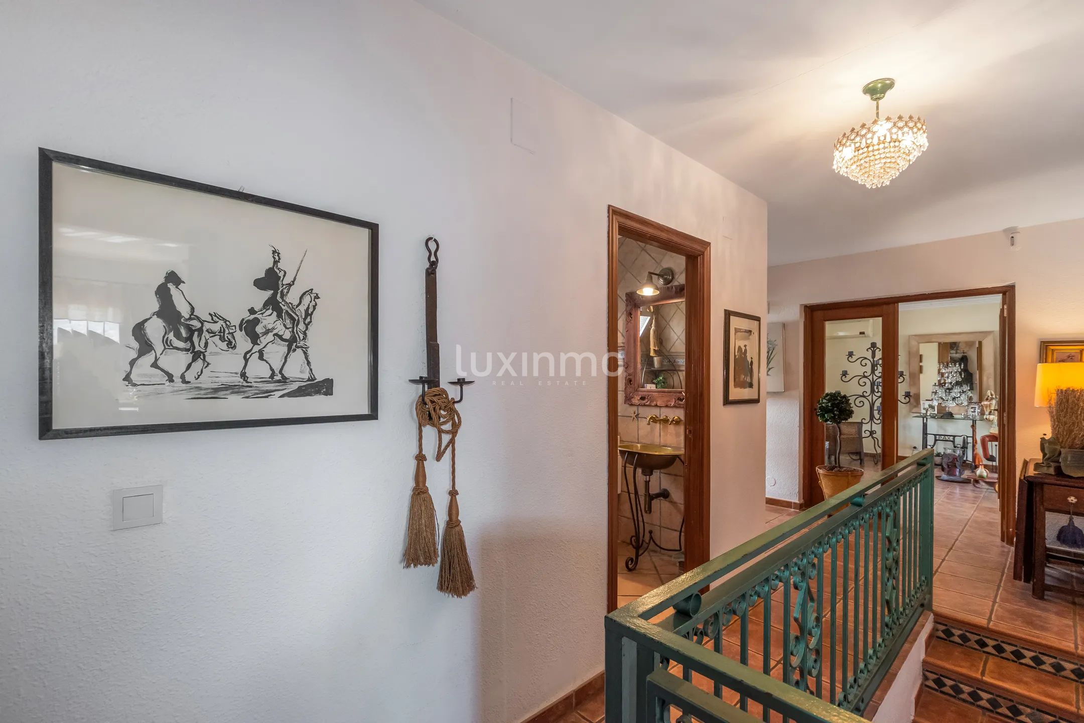 Отдельно стоящий дом с бассейном и прекрасными видами — photo 10