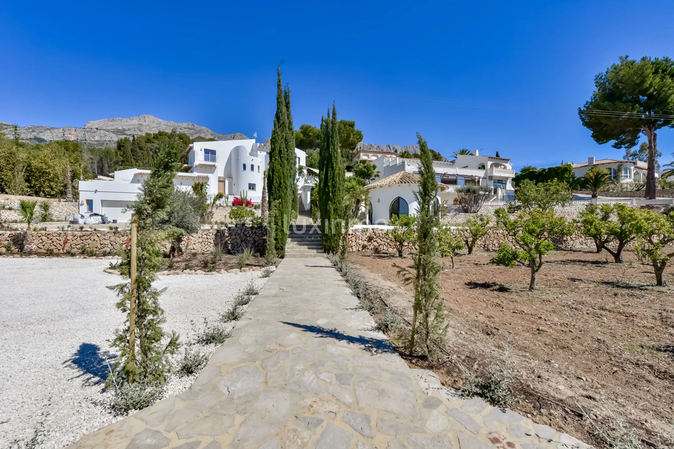 Lyxig villa i medelhavs- och ibizastil i Altea med öppen utsikt — photo 41