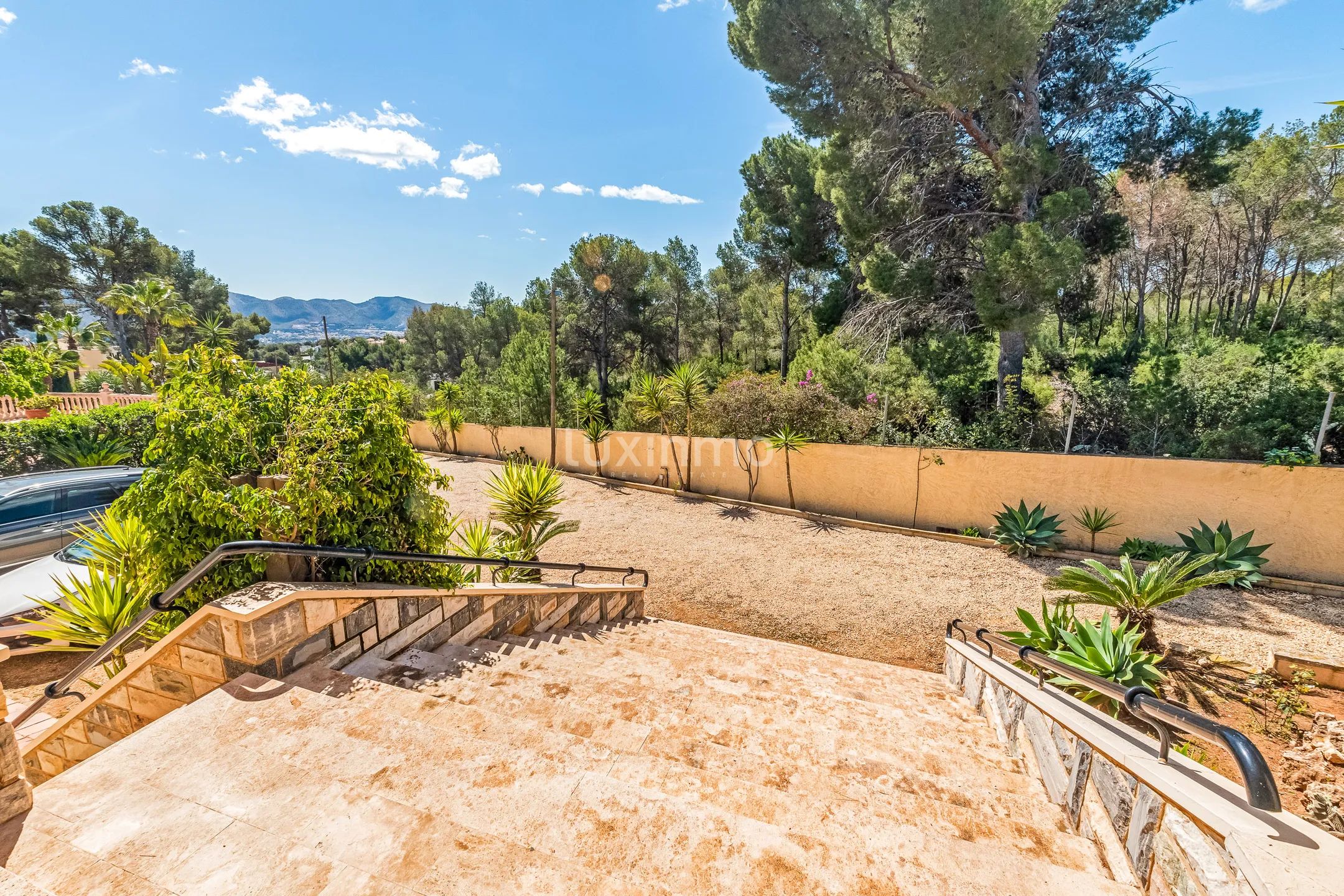 Beautiful house for sale with pool and mountain views — photo 29