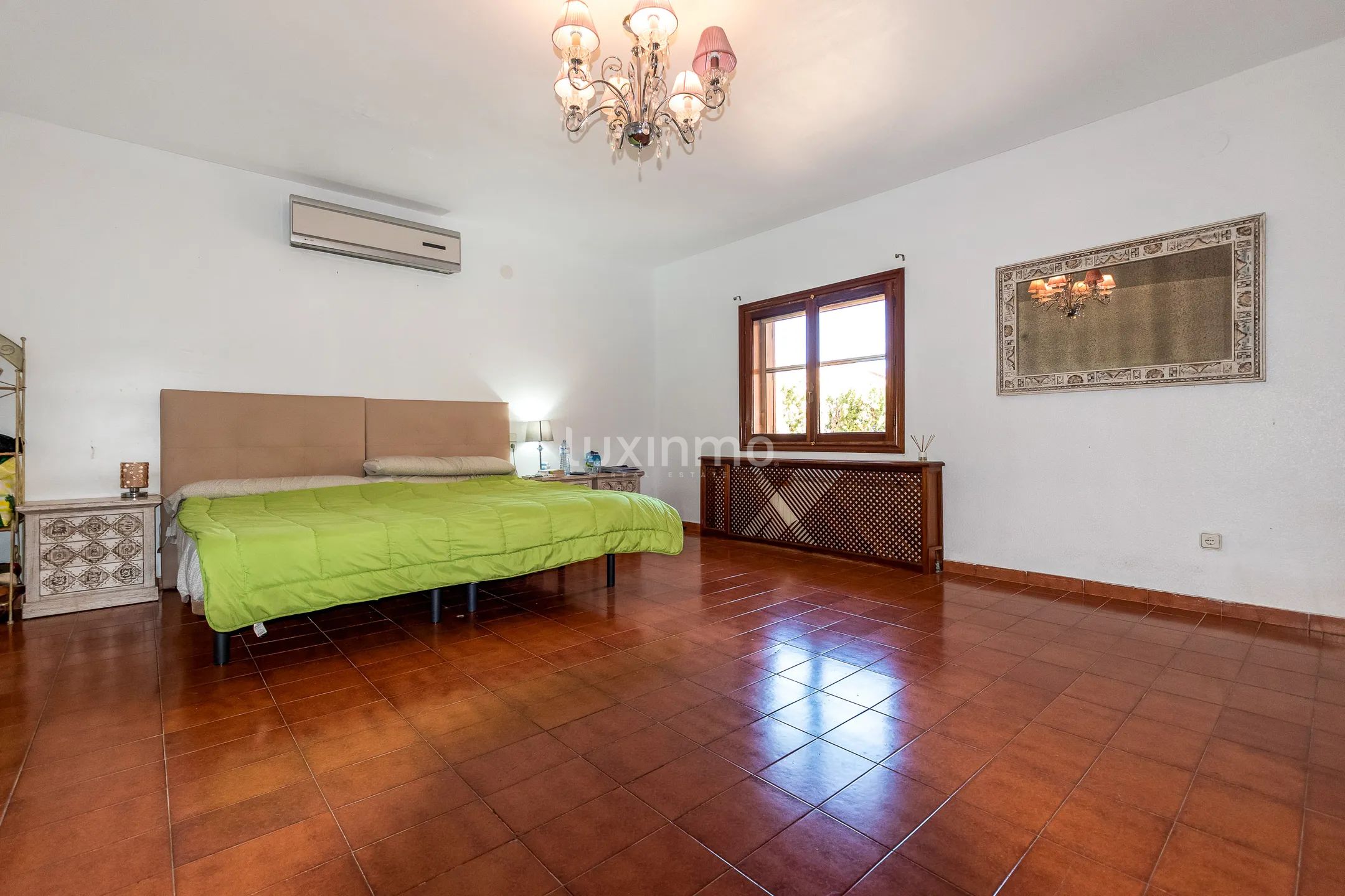 Beautiful house for sale with pool and mountain views — photo 12