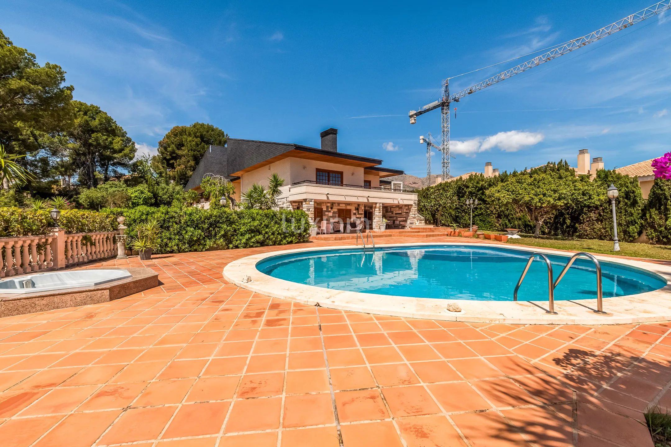 Beautiful house for sale with pool and mountain views — photo 28