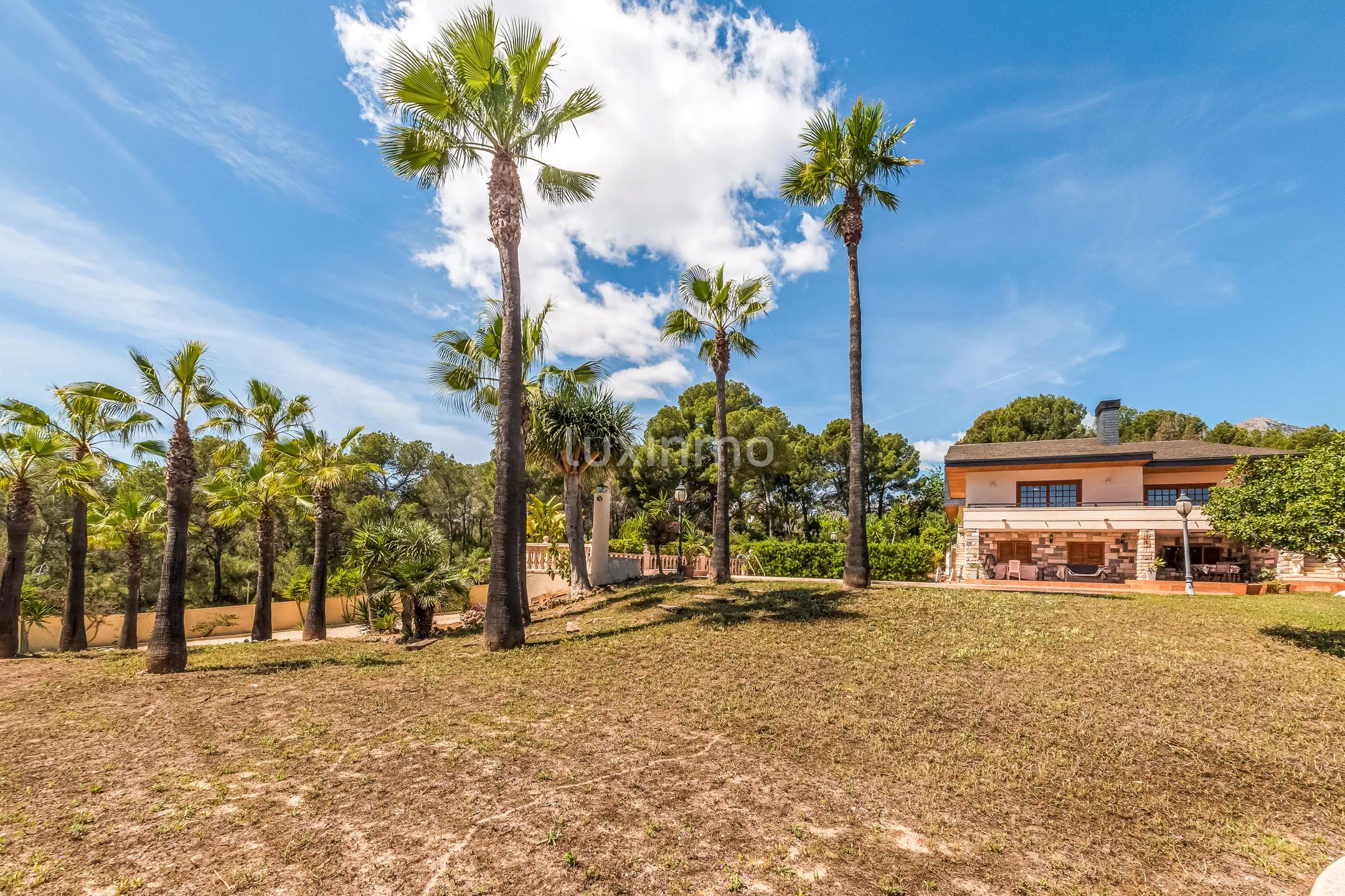 Beautiful house for sale with pool and mountain views — photo 3
