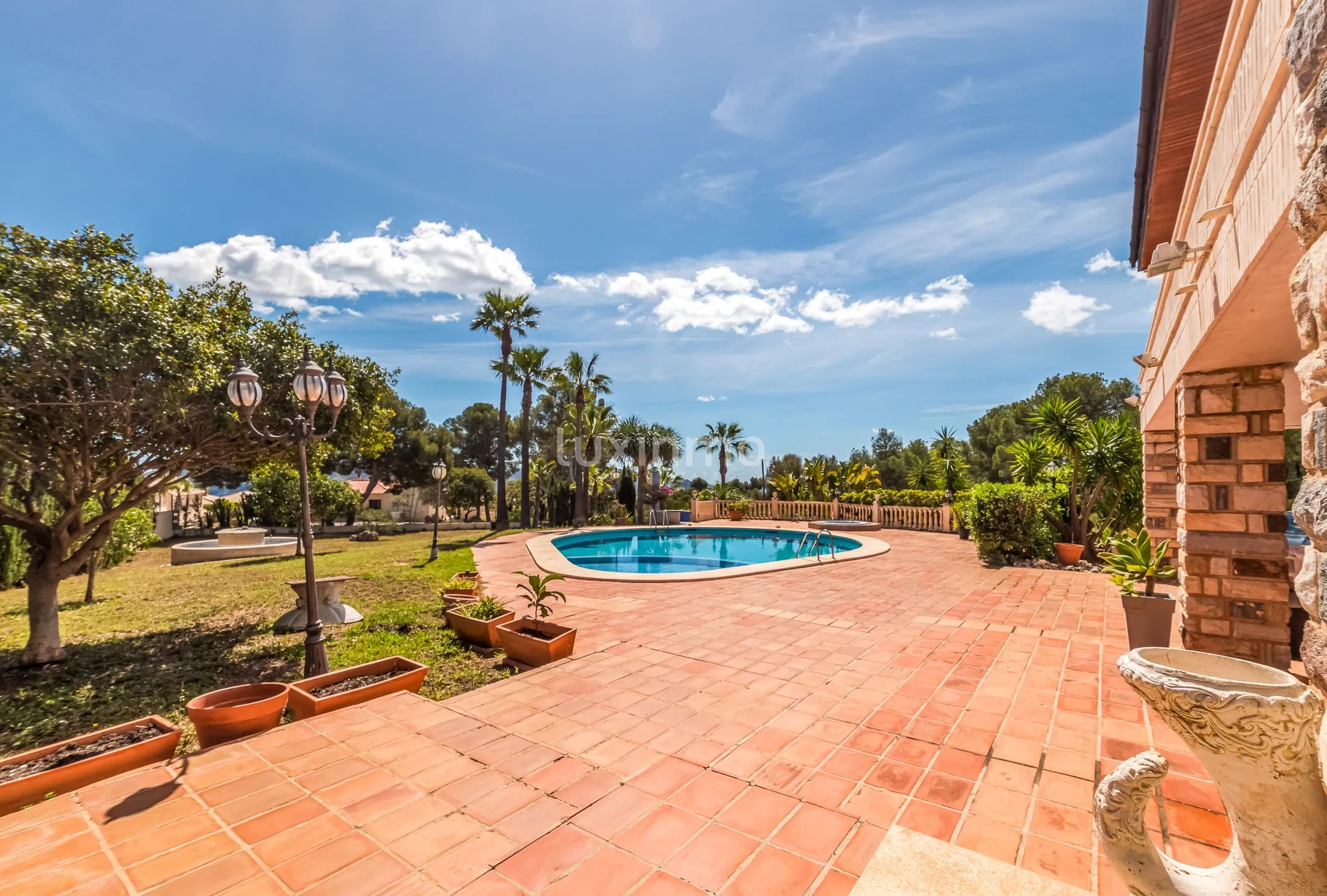 Beautiful house for sale with pool and mountain views — photo 25