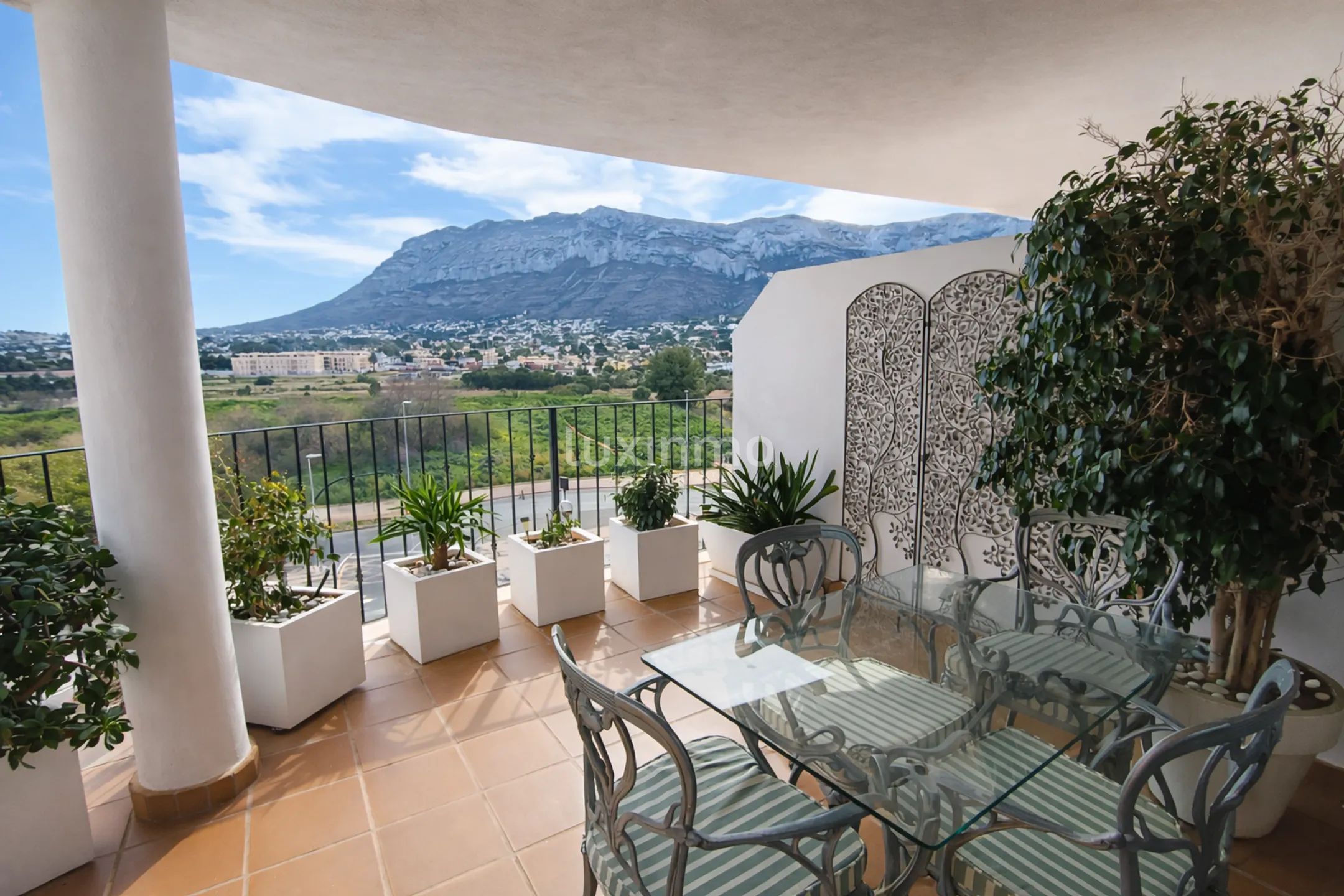 Terrasse sud et vue sur le Montgó avec 3 chambres et garage dans le centre de Denia — photo 20