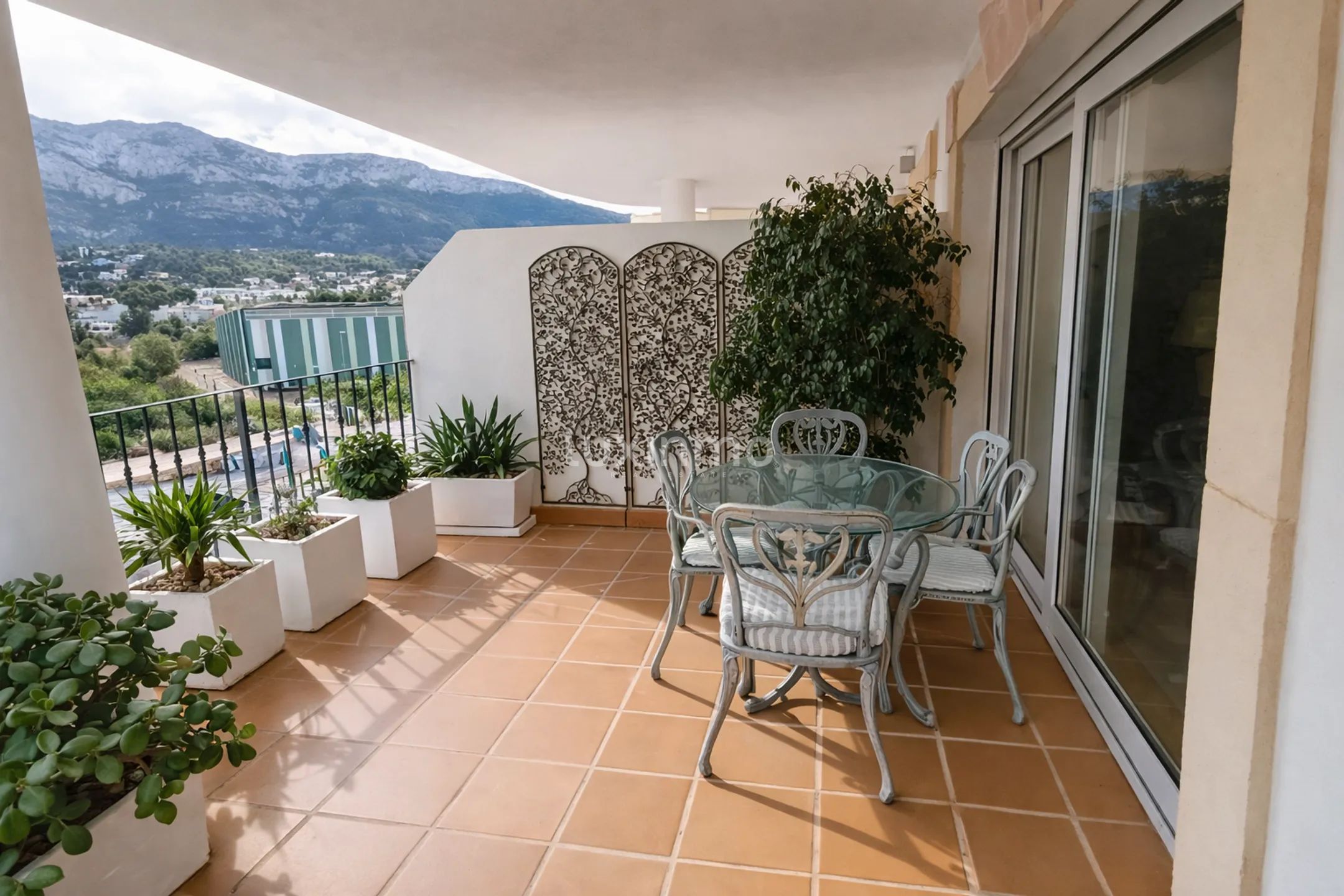 Terrasse sud et vue sur le Montgó avec 3 chambres et garage dans le centre de Denia — photo 22