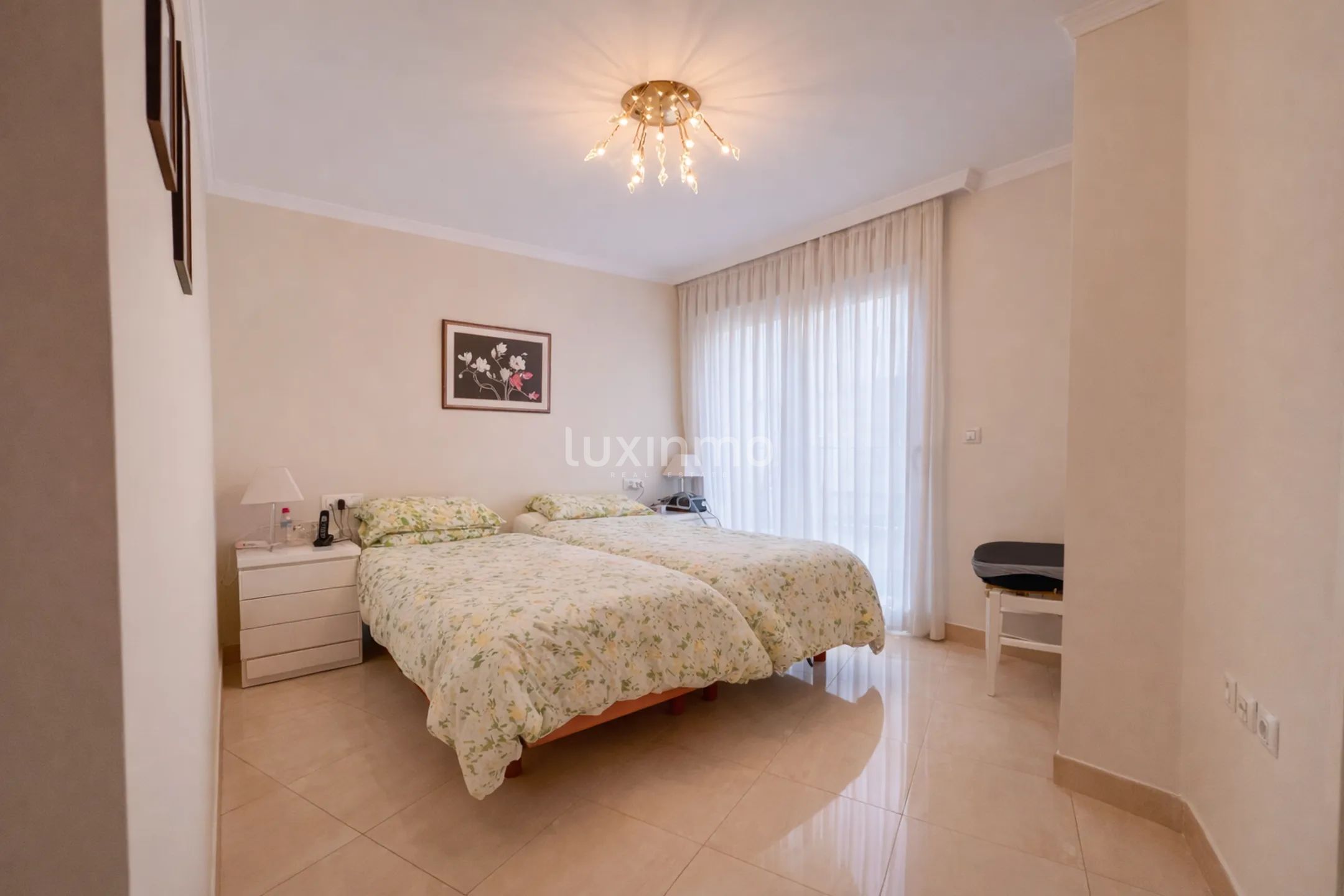 Terrasse sud et vue sur le Montgó avec 3 chambres et garage dans le centre de Denia — photo 17