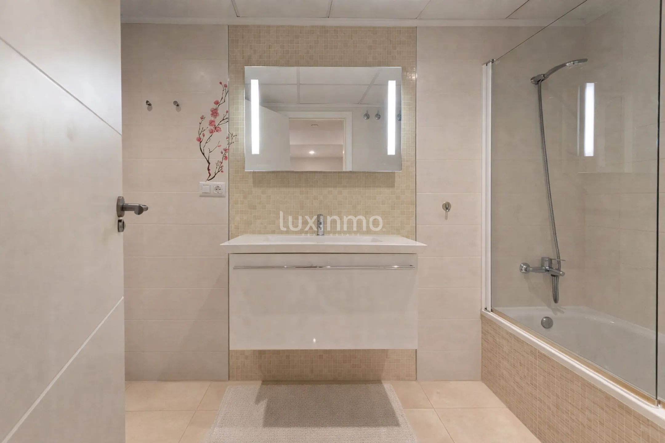 Terrasse sud et vue sur le Montgó avec 3 chambres et garage dans le centre de Denia — photo 11