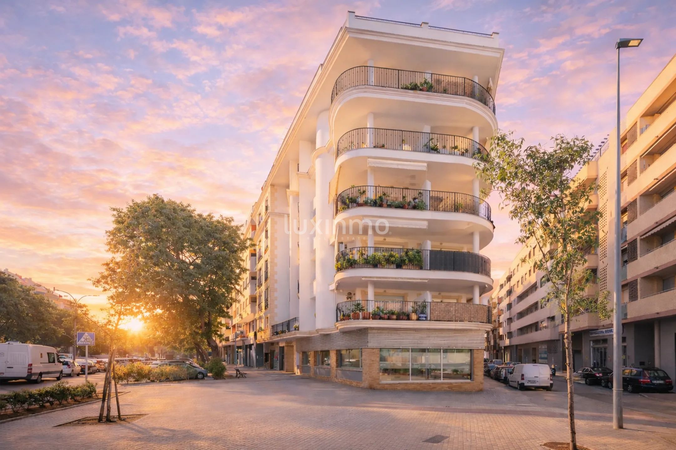 Południowy taras i widok na Montgó z 3 sypialniami i garażem w centrum Denii — photo 1