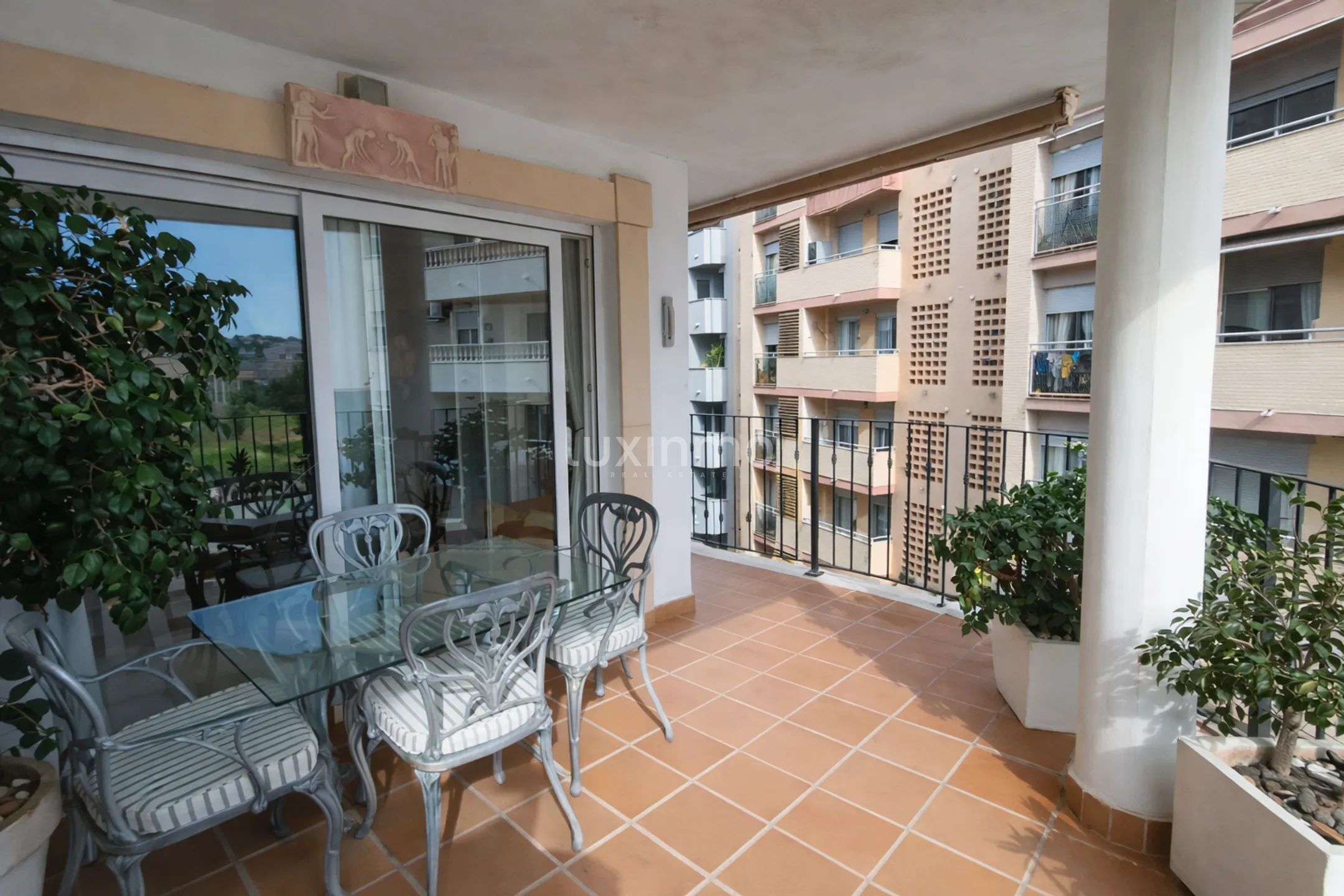 Terrasse sud et vue sur le Montgó avec 3 chambres et garage dans le centre de Denia — photo 19