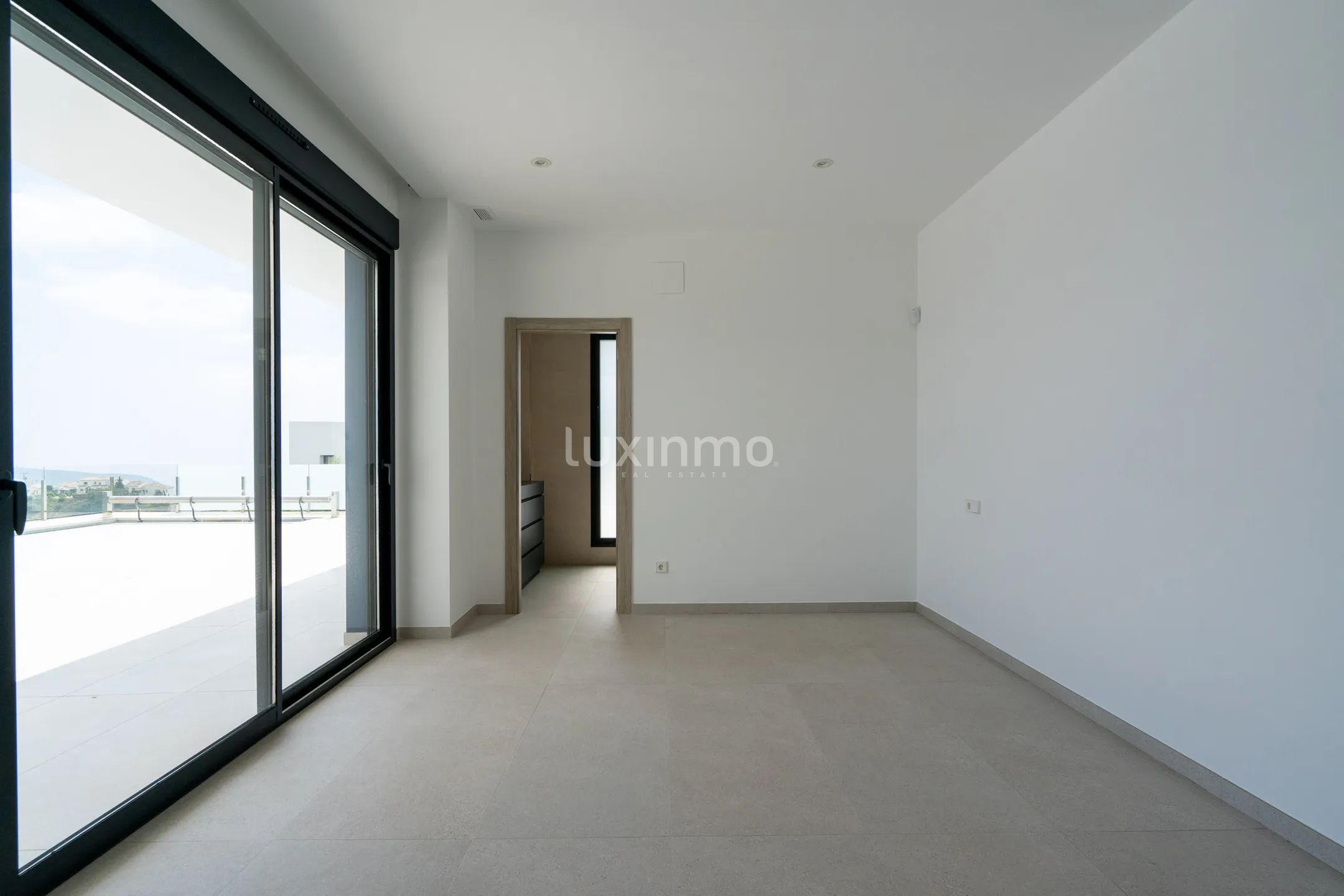 Lujosa Villa Moderna de 4 Dormitorios con Vistas al Mar y a la Montaña en Benissa — photo 10
