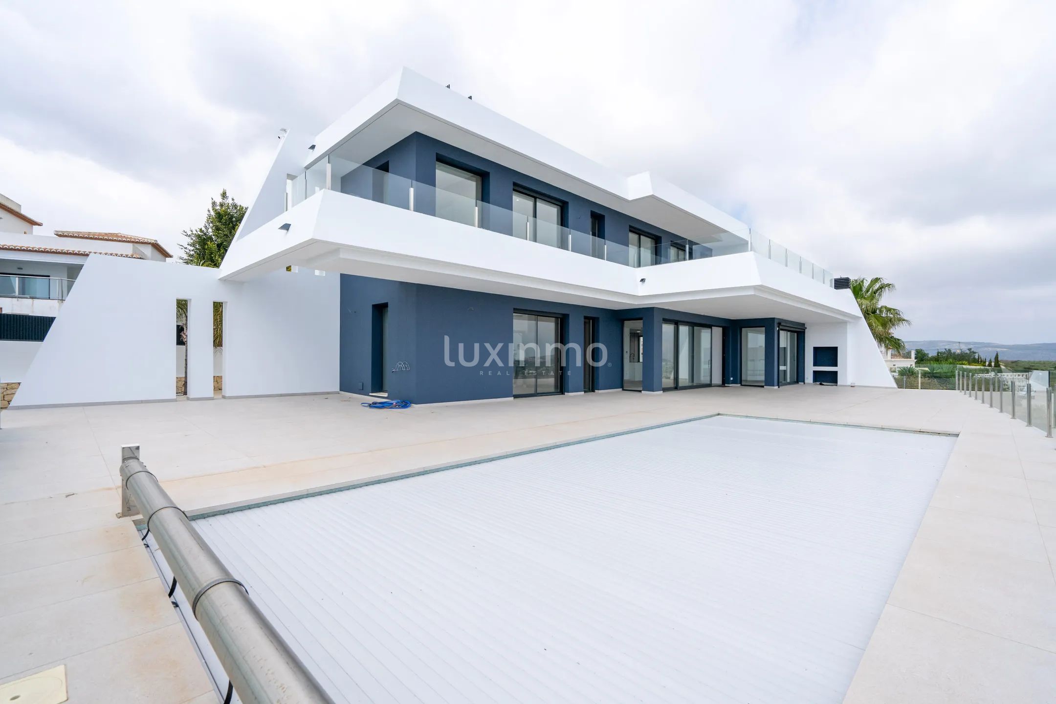 Lujosa Villa Moderna de 4 Dormitorios con Vistas al Mar y a la Montaña en Benissa — photo 1