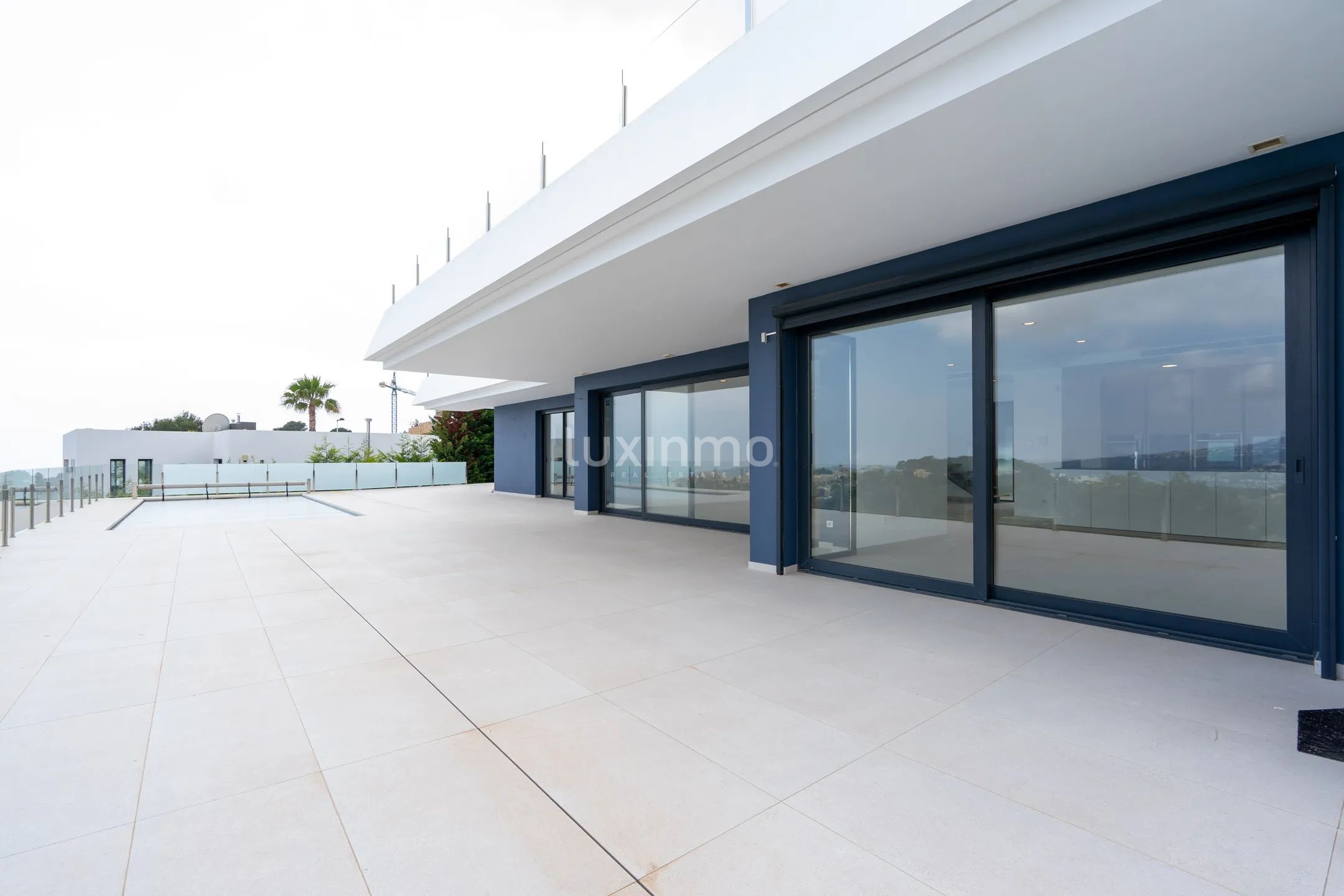 Lujosa Villa Moderna de 4 Dormitorios con Vistas al Mar y a la Montaña en Benissa — photo 2