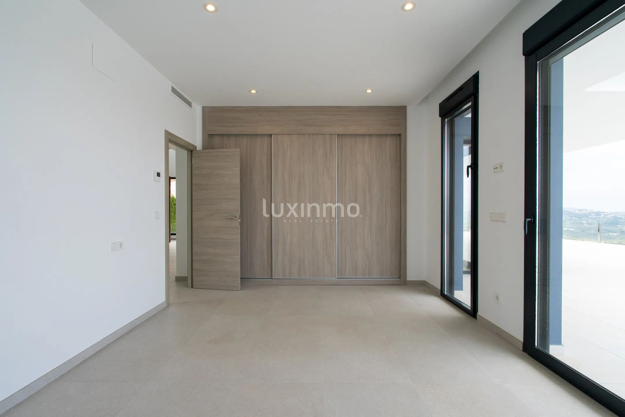 Luxurious 4-Bedroom Modern Villa with Sea & Mountain Views in Moraira — photo 15