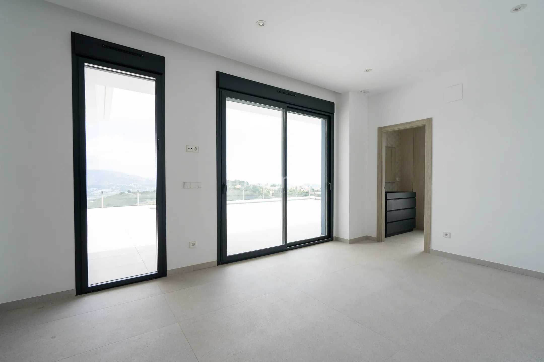 Lujosa Villa Moderna de 4 Dormitorios con Vistas al Mar y a la Montaña en Benissa — photo 23