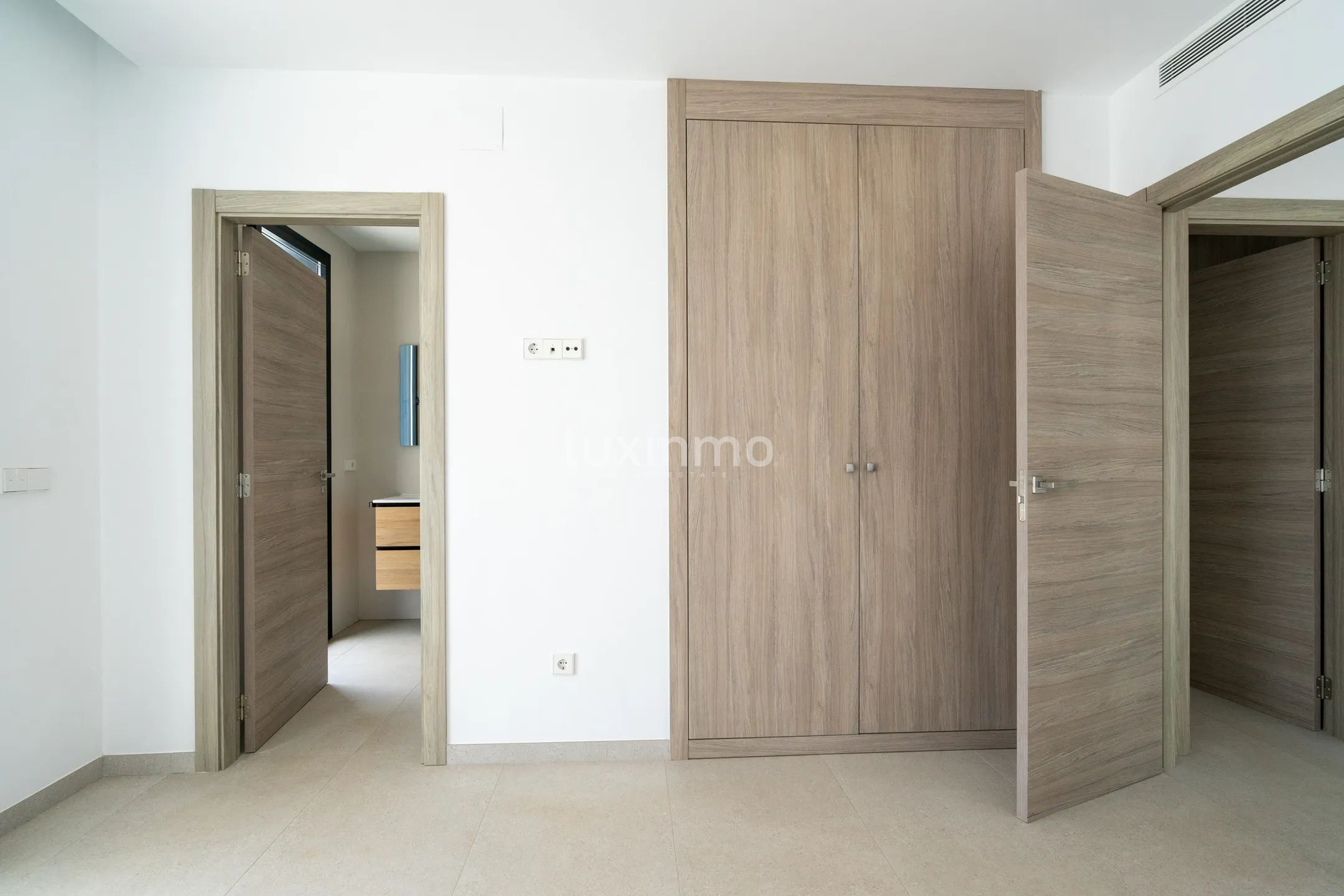 Luxurious 4-Bedroom Modern Villa with Sea & Mountain Views in Moraira — photo 16