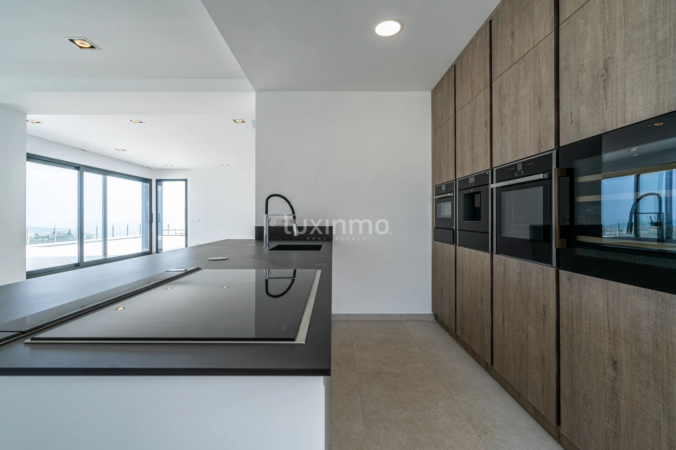 Lujosa Villa Moderna de 4 Dormitorios con Vistas al Mar y a la Montaña en Benissa — photo 8