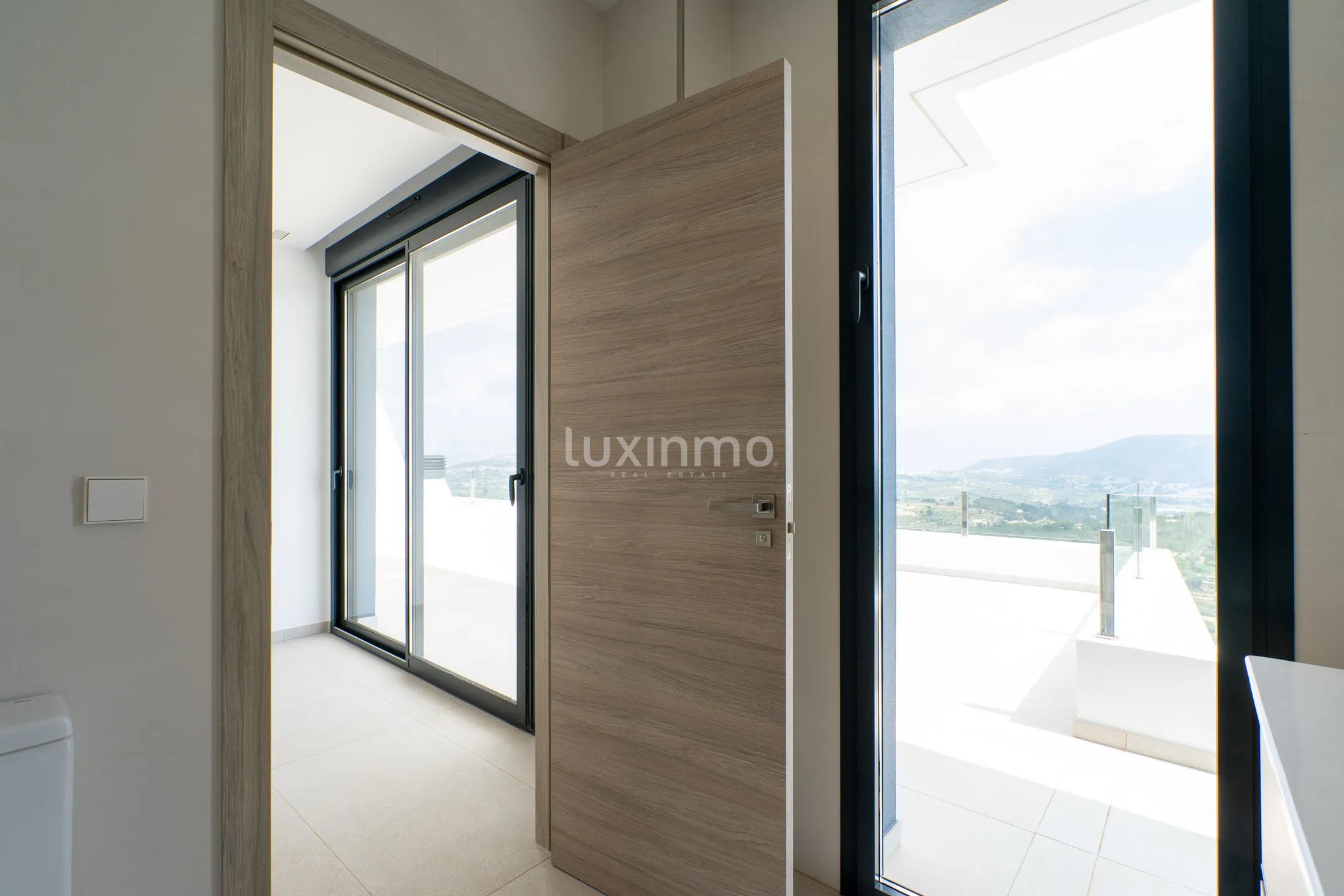 Luxurious 4-Bedroom Modern Villa with Sea & Mountain Views in Moraira — photo 19