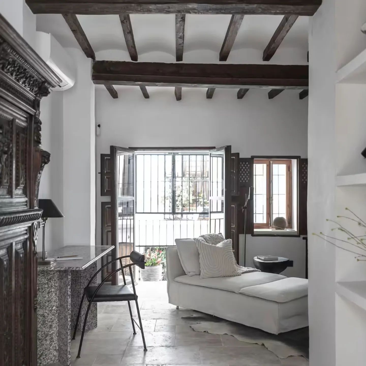 Mediterranean building in the old town of Altea — photo 11