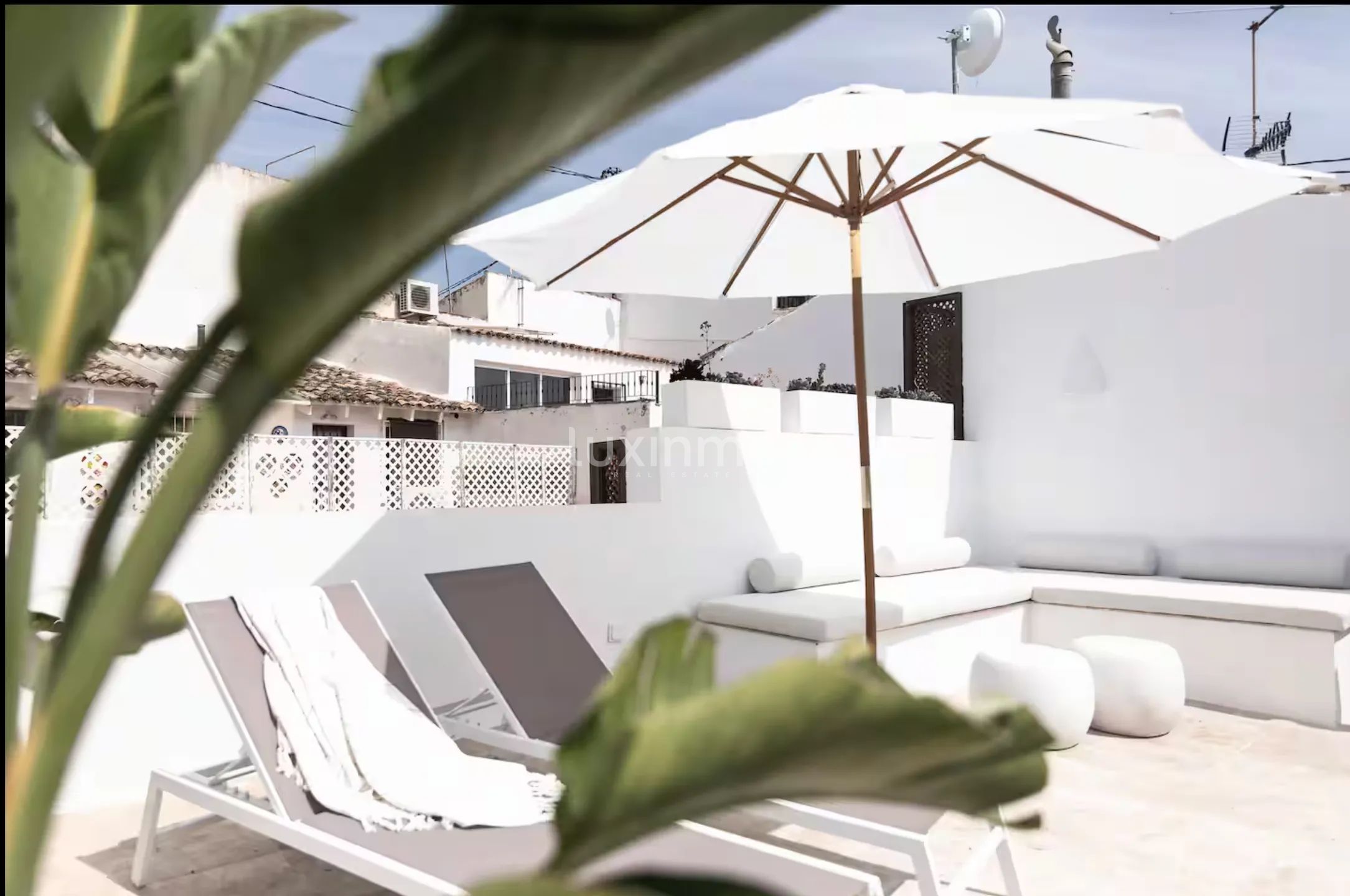 Mediterranean building in the old town of Altea — photo 24