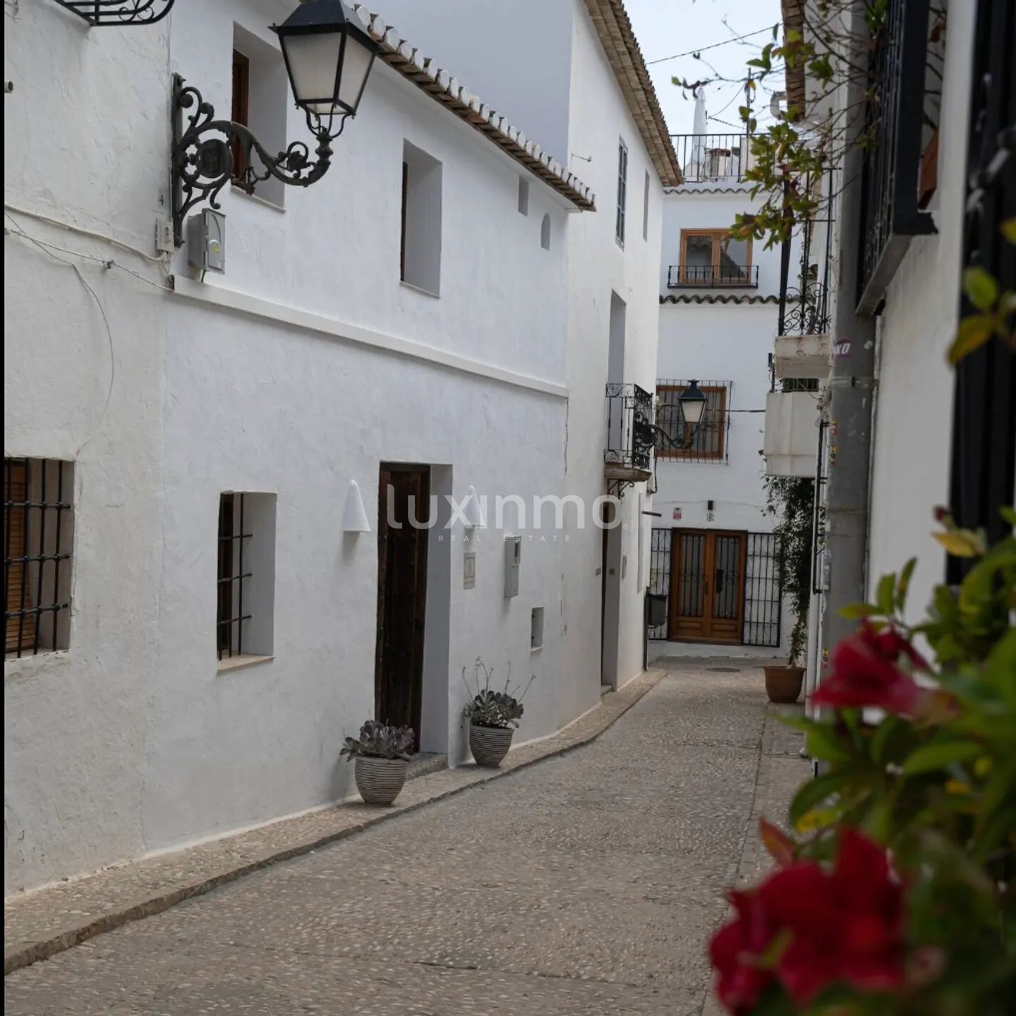 Middelhavsbygning i gamlebyen i Altea — photo 33