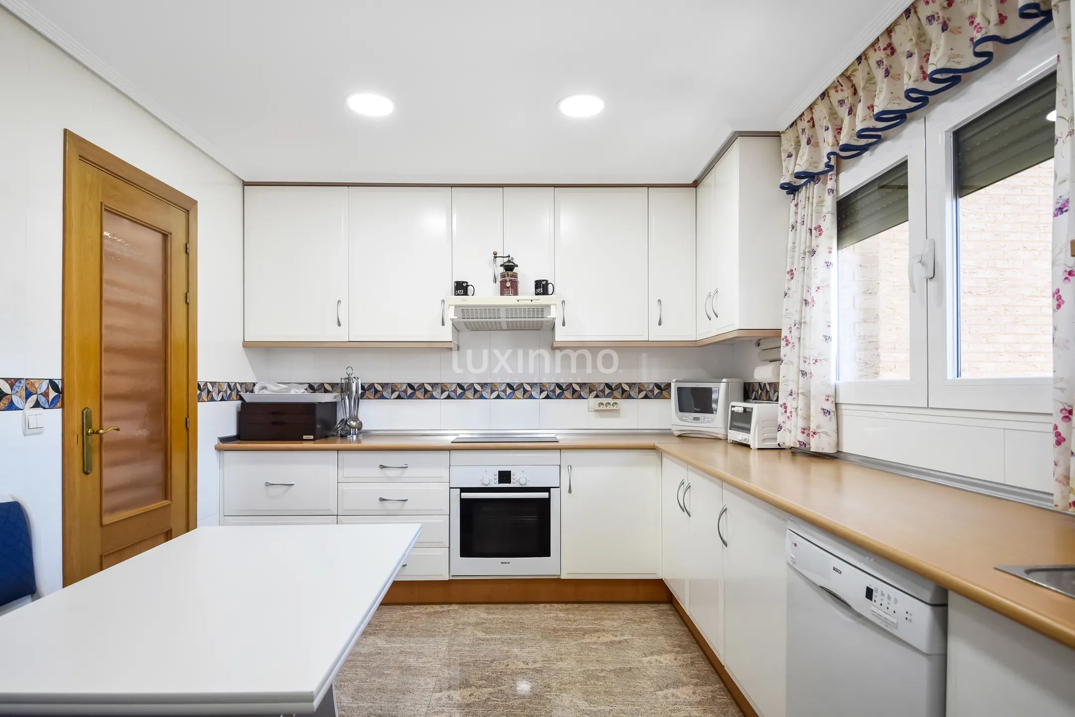 Impresionante piso  con vistas al mar en playa de Poniente — photo 10