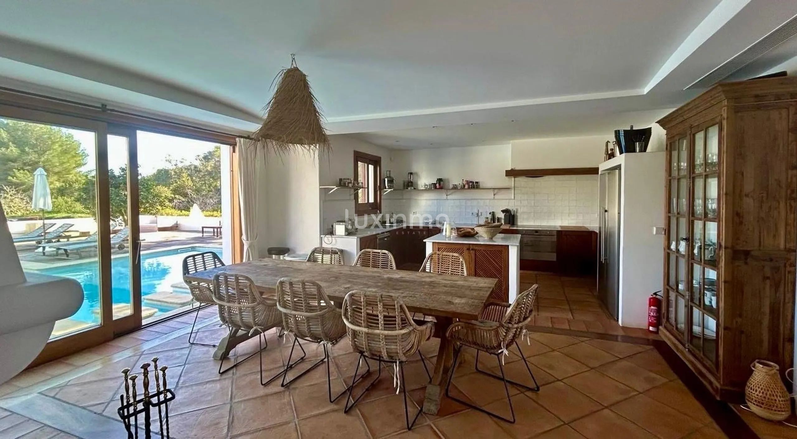 Elegante villa in Ibizastijl met zoutwaterzwembad en uitgestrekt terrein — photo 16