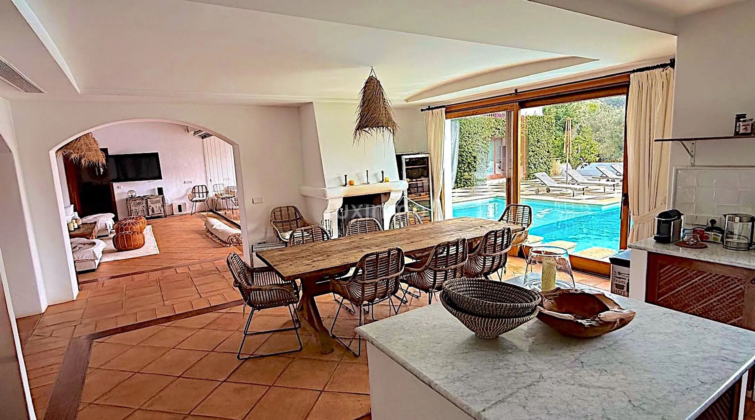 Elegante villa in Ibizastijl met zoutwaterzwembad en uitgestrekt terrein — photo 9
