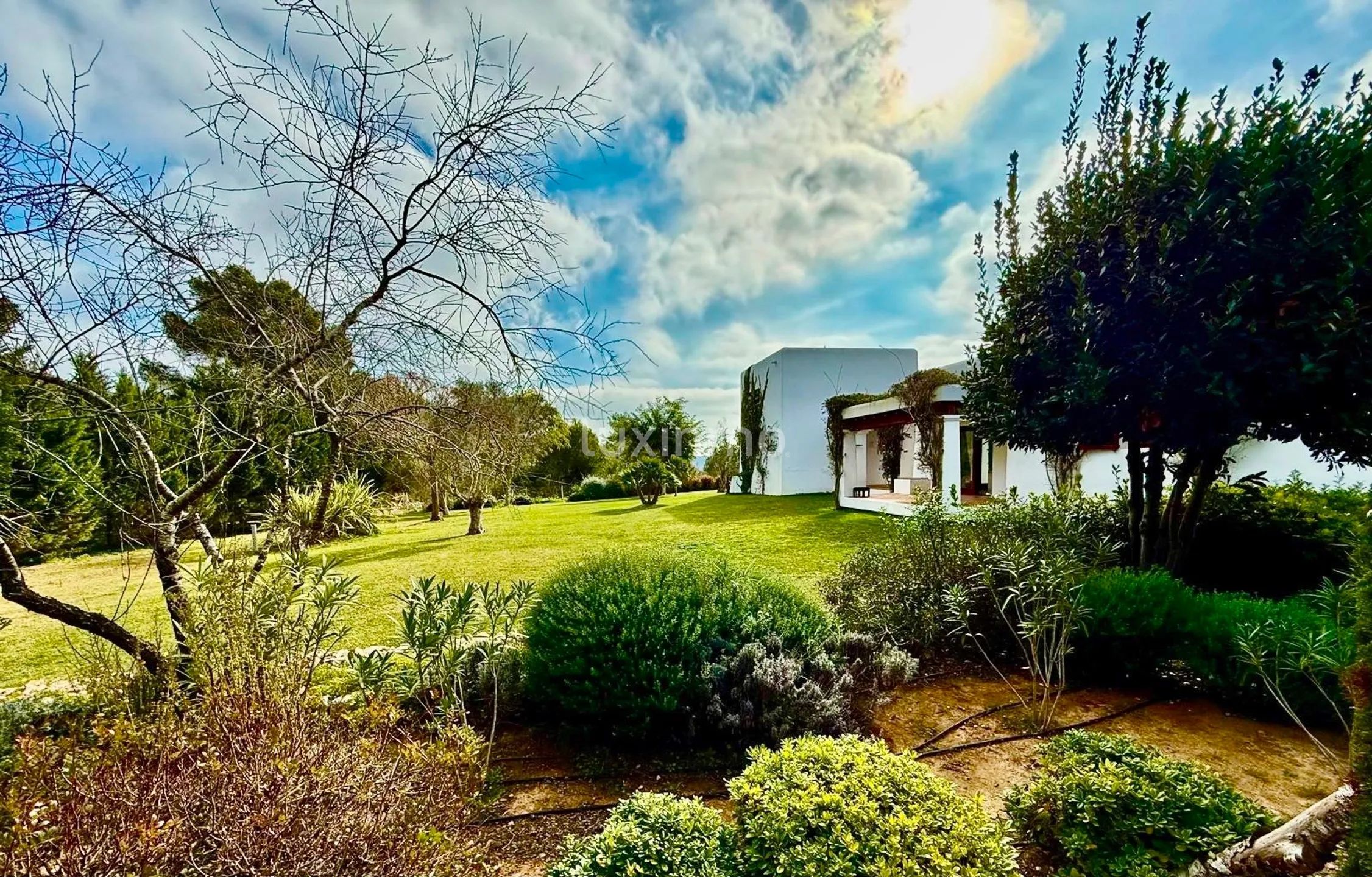 Elegante villa in Ibizastijl met zoutwaterzwembad en uitgestrekt terrein — photo 34