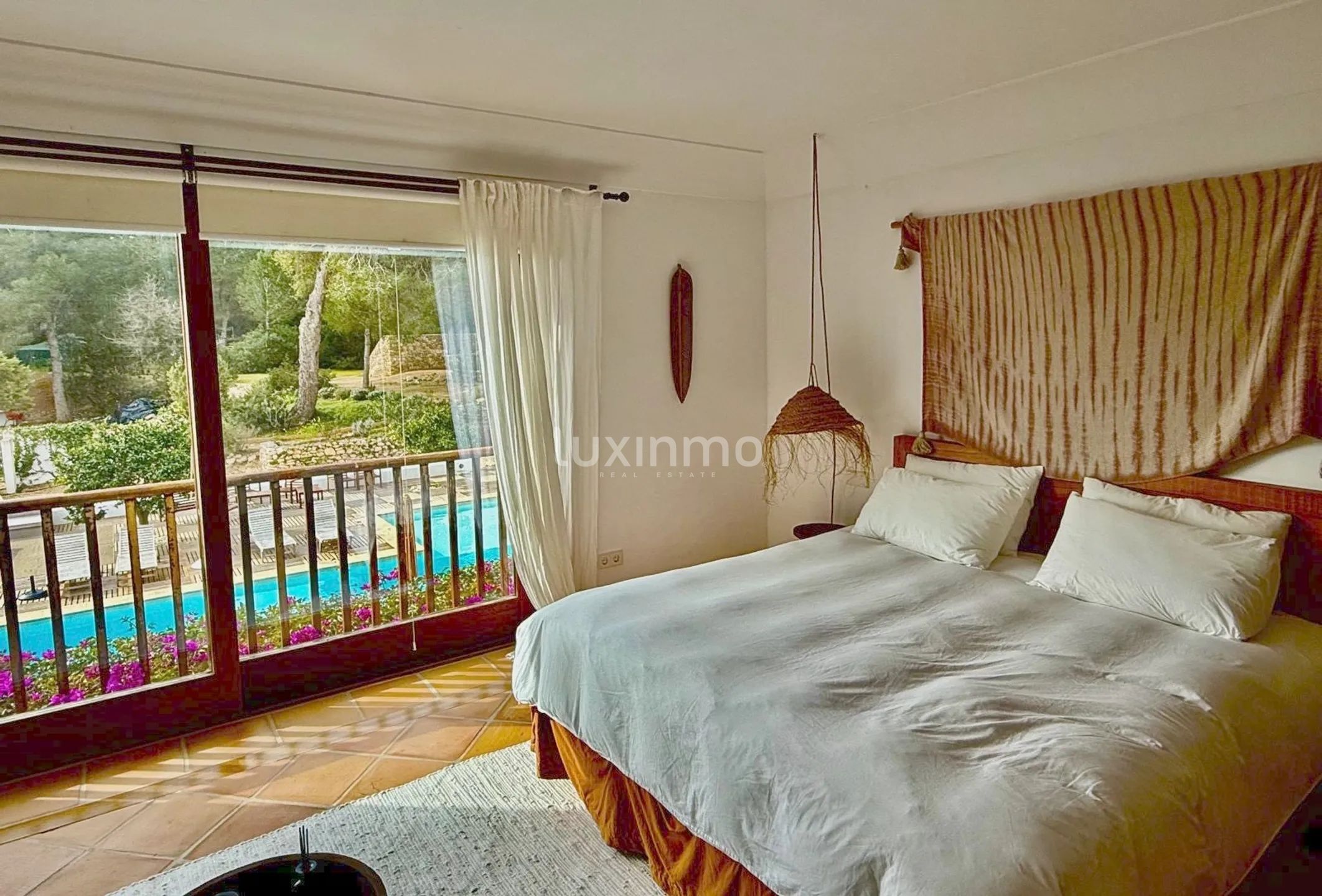Elegante villa in Ibizastijl met zoutwaterzwembad en uitgestrekt terrein — photo 27