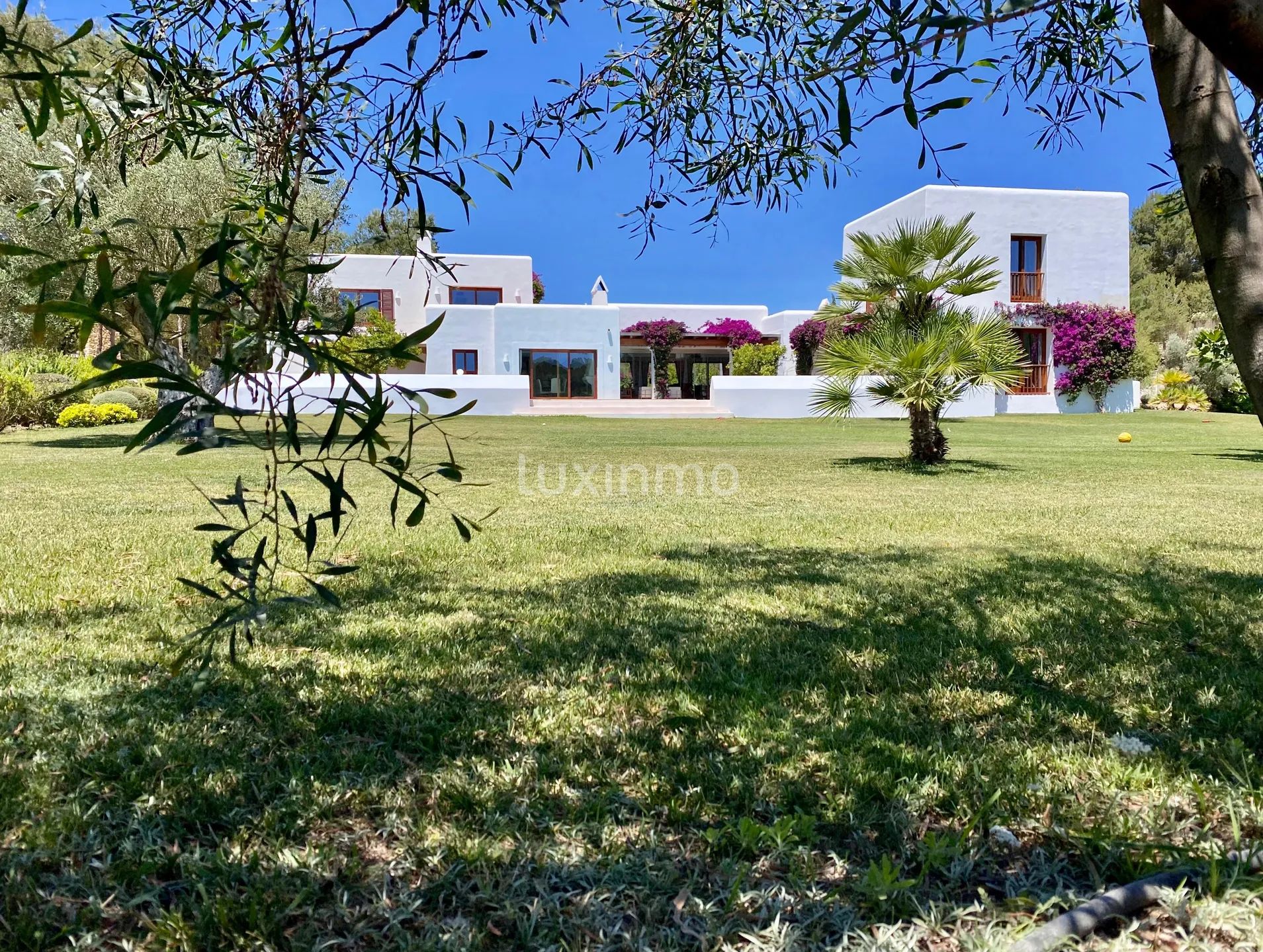 Elegante villa in Ibizastijl met zoutwaterzwembad en uitgestrekt terrein — photo 24