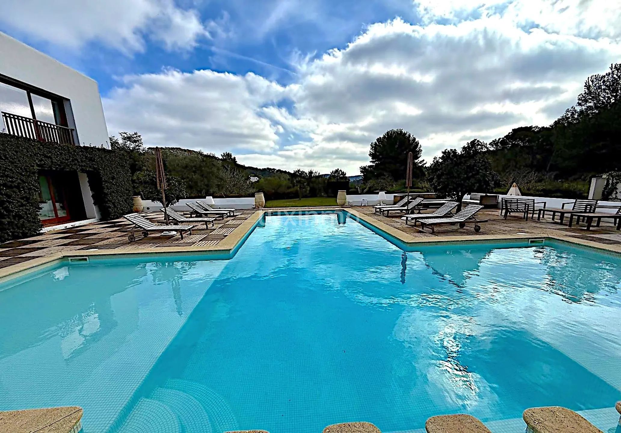 Elegante villa in Ibizastijl met zoutwaterzwembad en uitgestrekt terrein — photo 21