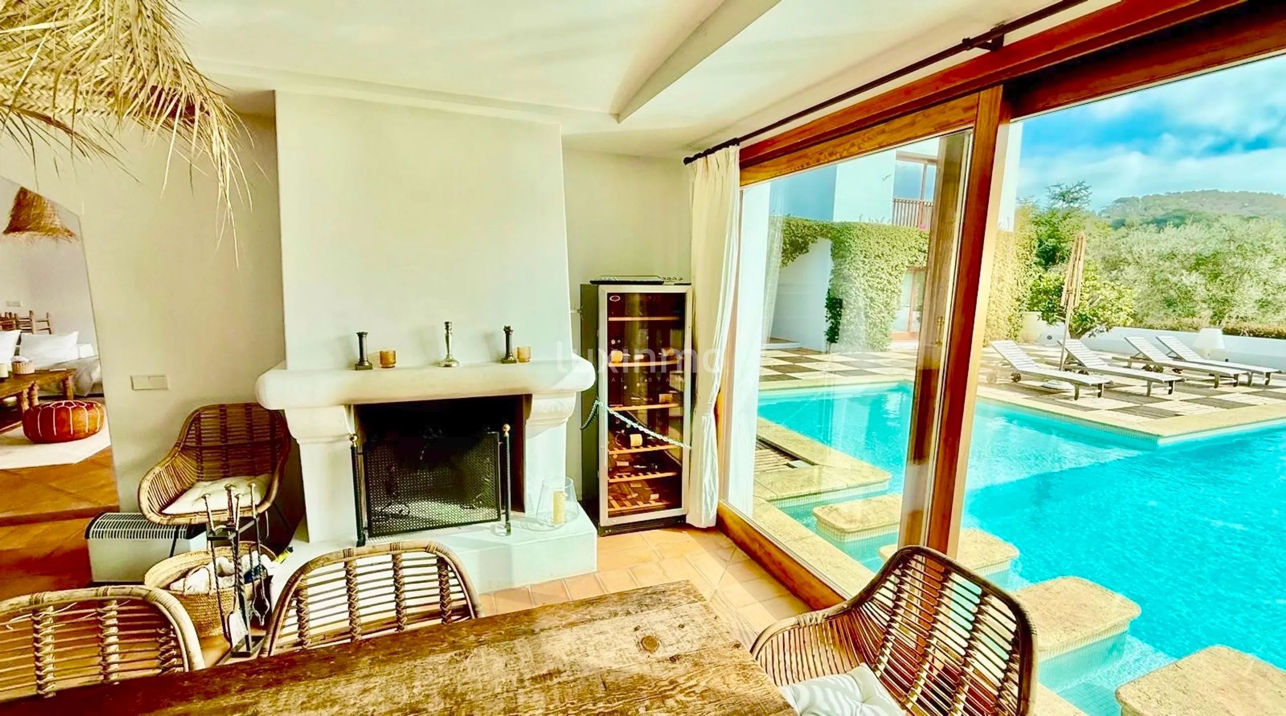 Elegante villa in Ibizastijl met zoutwaterzwembad en uitgestrekt terrein — photo 17