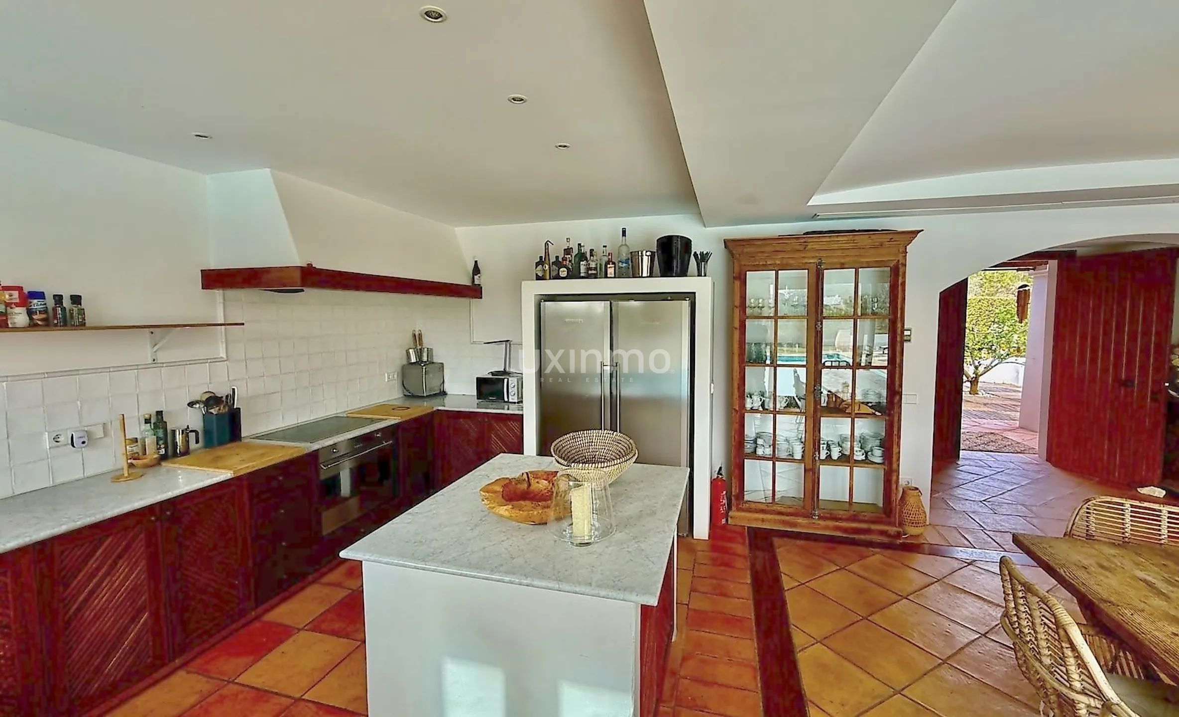 Elegante villa in Ibizastijl met zoutwaterzwembad en uitgestrekt terrein — photo 19