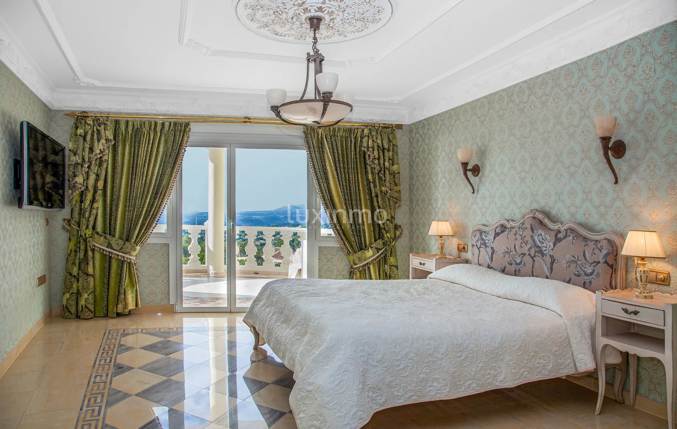 Luxury living experience in Altea — photo 9