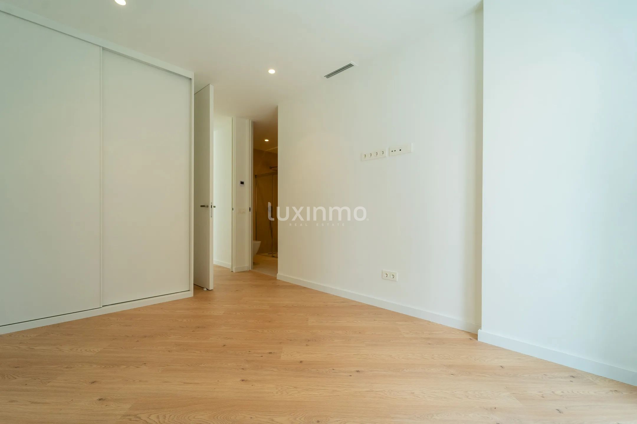 Villa moderna de lujo en segunda línea de mar en Calpe — photo 35