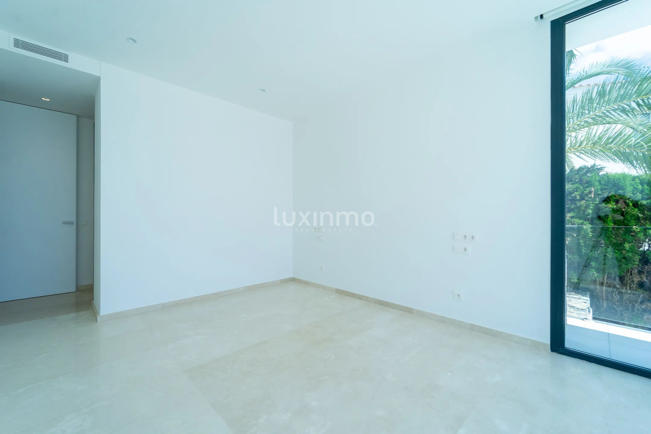 Villa moderna de lujo en segunda línea de mar en Calpe — photo 20