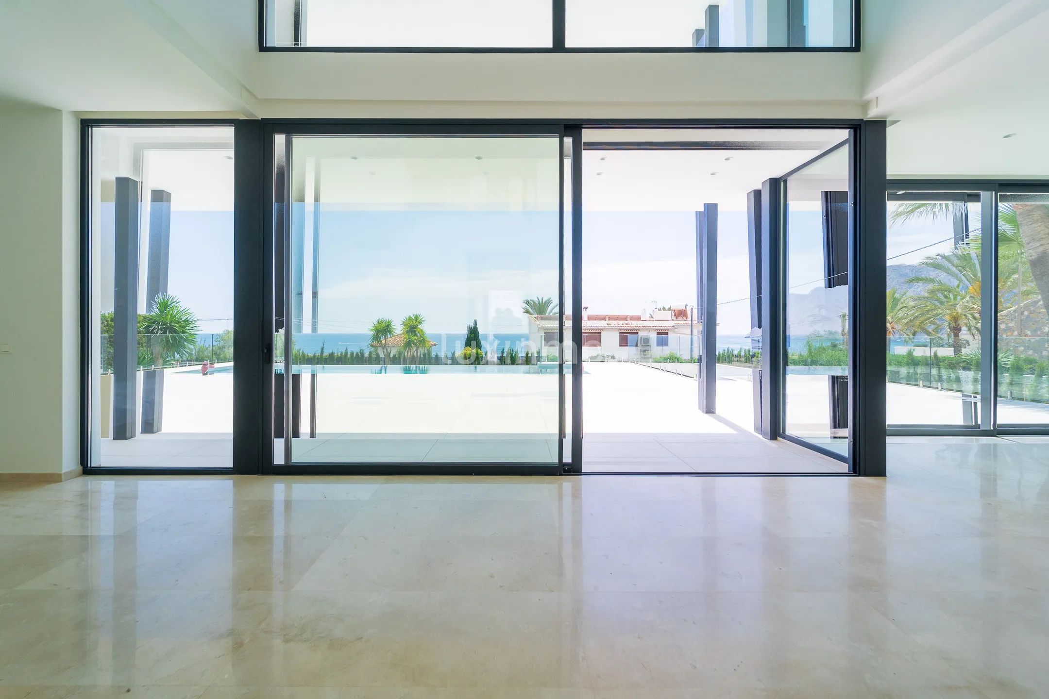 Villa moderna de lujo en segunda línea de mar en Calpe — photo 17