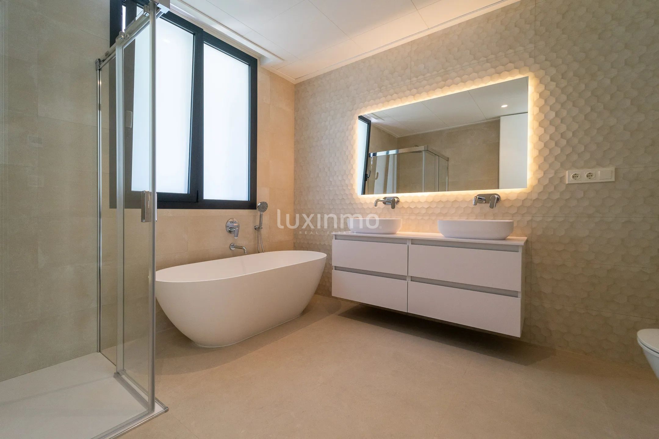 Villa moderna de lujo en segunda línea de mar en Calpe — photo 27