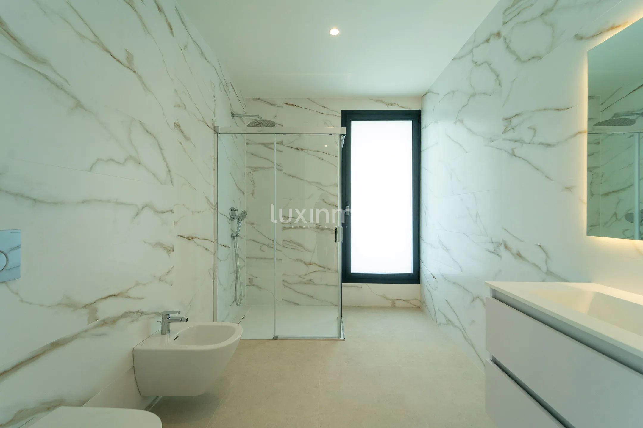 Villa moderna de lujo en segunda línea de mar en Calpe — photo 21