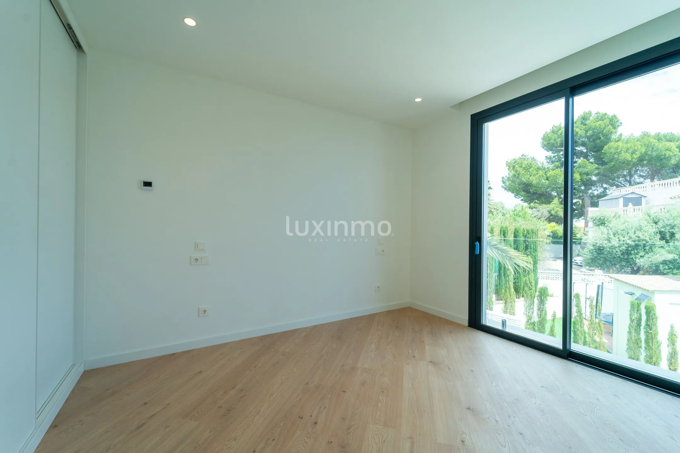 Villa moderna de lujo en segunda línea de mar en Calpe — photo 30