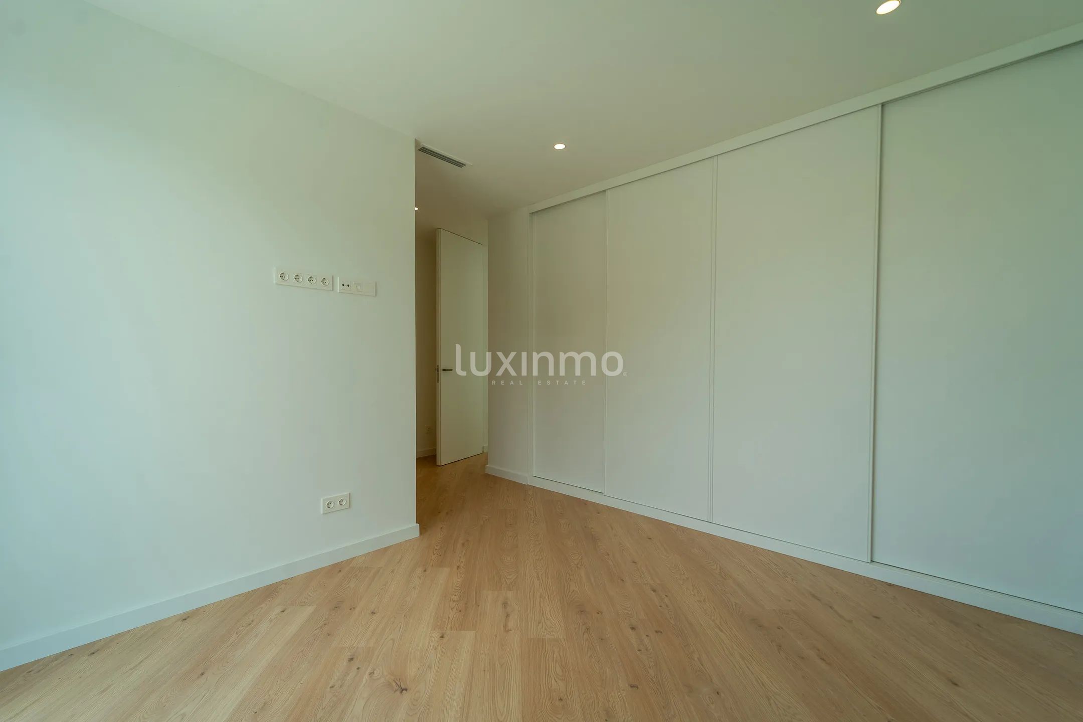 Villa moderna de lujo en segunda línea de mar en Calpe — photo 31